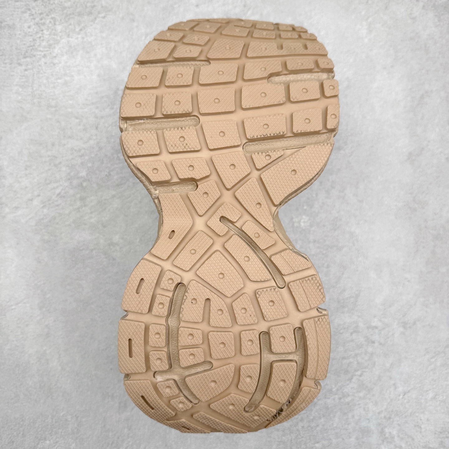 图片[9]-＃福利特价 BALENCIAGA 3XL 巴黎世家袜子鞋复古休闲运动鞋 推出探索时尚界对于原创与挪用的概念、以全新系列致敬传承与经典 以标志性Balenciaga廓形和抽象大底 碰撞出诙谐又和谐的新创意 配套套现全码福利开炸 长期补货价格一步到位 市场中端王者 欢迎对比 实力大厂成熟流水线出品 品控完美 免检产品 新配色陆续开发 全套原纸板楦头开发 完美版型 鞋头边缘和后帮徽标 鞋面和后跟凸印尺码 鞋舌 3XL 橡胶品牌标识和反光细节 鞋帮拉袢和鞋舌拉祥 配反光细节 备用鞋带在鞋履前侧 可在穿着前取下 便于不同造型搭配 注意运费超重 偏大一码 尺码：35 36 37 38 39 40 41 42 43 44 45 46-选品中心