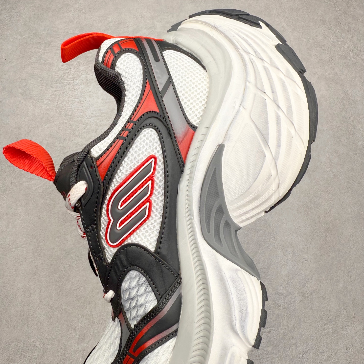 图片[7]-＃福利特价 BALENCIAGA 10XL Sneakers 巴黎世家网布系带低帮走秀复古老爹鞋 展现品牌对于新潮事物的热情 这款鞋子拥有巨大尺寸和醒目设计 符合当下”老爹鞋”的趋势 鞋子采用银灰配色 营造出低调而不失华丽的效果 10XL的尺码使它成为市场中最显眼的存在 适合追求个性化的人群 Balenciaga始终站在时尚前沿 此次发布的产品再次体现了他们的创新能力 尺码：35 36 37 38 39 40 41 42 43 44 45 46-选品中心