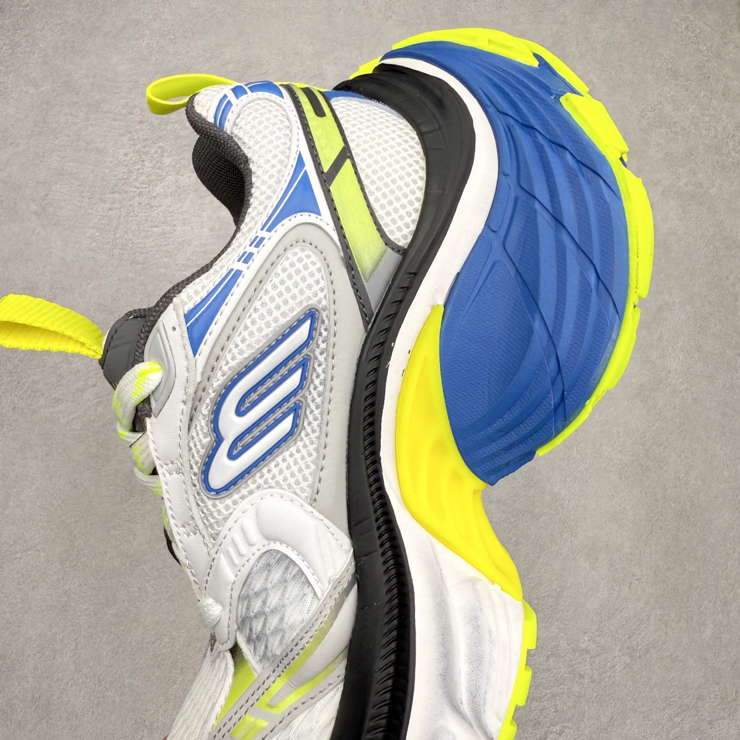 图片[7]-＃福利特价 BALENCIAGA 10XL Sneakers 巴黎世家网布系带低帮走秀复古老爹鞋 展现品牌对于新潮事物的热情 这款鞋子拥有巨大尺寸和醒目设计 符合当下”老爹鞋”的趋势 鞋子采用银灰配色 营造出低调而不失华丽的效果 10XL的尺码使它成为市场中最显眼的存在 适合追求个性化的人群 Balenciaga始终站在时尚前沿 此次发布的产品再次体现了他们的创新能力 尺码：35 36 37 38 39 40 41 42 43 44 45 46-选品中心