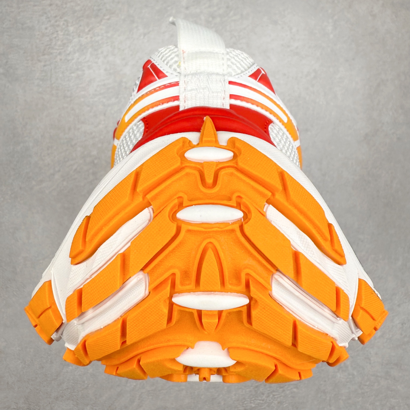 图片[8]-＃福利特价 BALENCIAGA 10XL Sneakers 巴黎世家网布系带低帮走秀复古老爹鞋 展现品牌对于新潮事物的热情 这款鞋子拥有巨大尺寸和醒目设计 符合当下”老爹鞋”的趋势 鞋子采用银灰配色 营造出低调而不失华丽的效果 10XL的尺码使它成为市场中最显眼的存在 适合追求个性化的人群 Balenciaga始终站在时尚前沿 此次发布的产品再次体现了他们的创新能力 尺码：35 36 37 38 39 40 41 42 43 44 45 46-选品中心