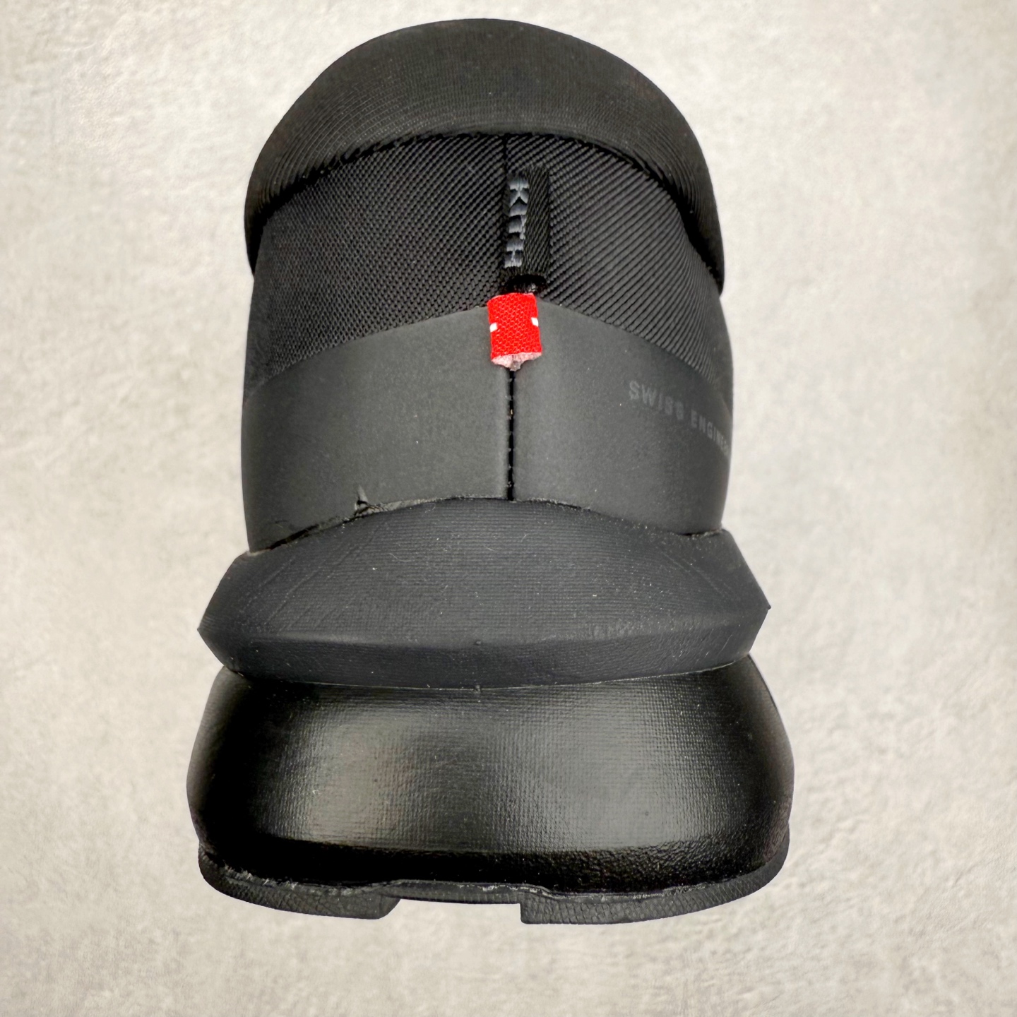 图片[8]-KITH x On昂跑 Cloudzone 联名款柔软舒适耐磨低帮休闲跑步鞋 此运动品牌 开创于2010年 缓震着陆、强效回弹、轻柔质感的设计构思始终是ON研制关键 与此同时基于“为全球提供革新性的跑步感受”信念 陆续推出了多款跑鞋及其以专业运动人体跑步工程学为设计关键的功能性跑步服饰设备 让跑者不费力气地畅快畅跑 尺码：36 36.5 37.5 38 38.5 39 40 40.5 41 42 42.5 43 44 44.5 45-选品中心