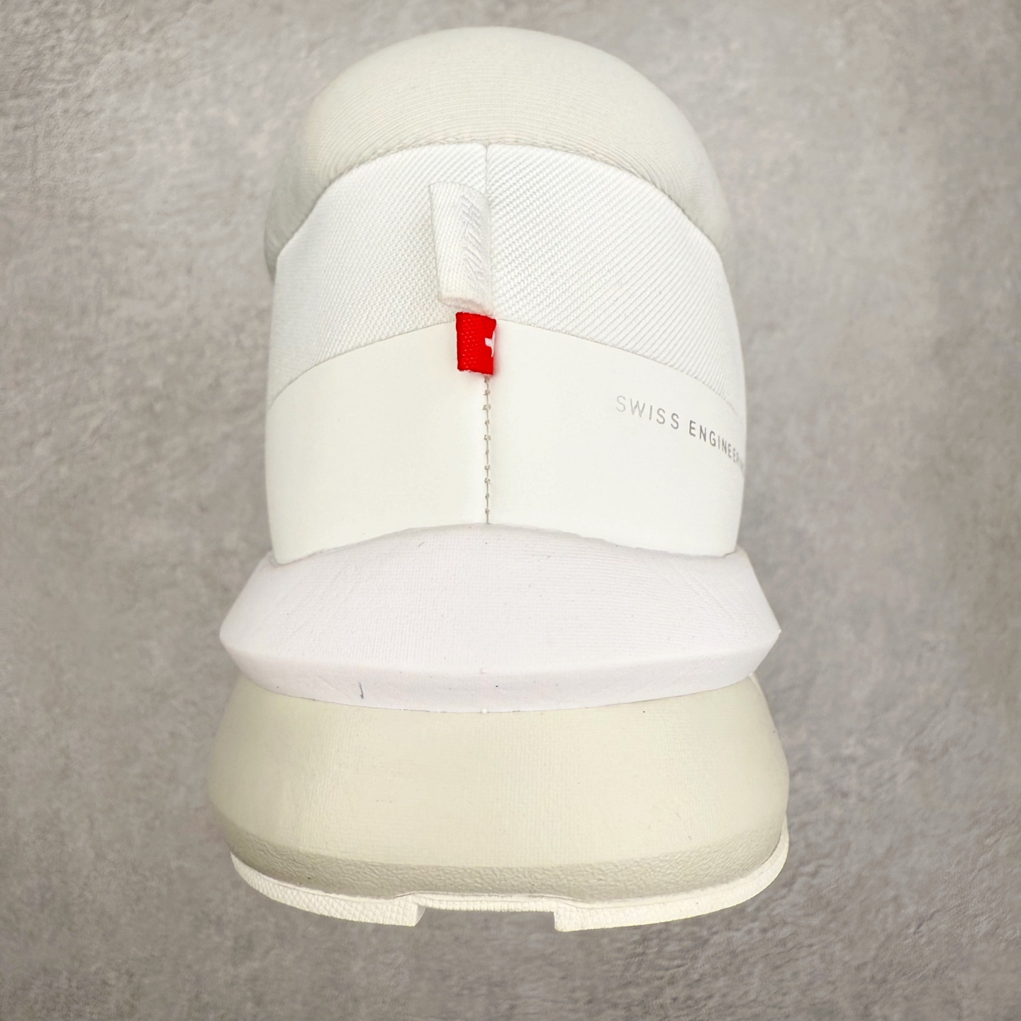 图片[8]-KITH x On昂跑 Cloudzone 联名款柔软舒适耐磨低帮休闲跑步鞋 此运动品牌 开创于2010年 缓震着陆、强效回弹、轻柔质感的设计构思始终是ON研制关键 与此同时基于“为全球提供革新性的跑步感受”信念 陆续推出了多款跑鞋及其以专业运动人体跑步工程学为设计关键的功能性跑步服饰设备 让跑者不费力气地畅快畅跑 尺码：36 36.5 37.5 38 38.5 39 40 40.5 41 42 42.5 43 44 44.5 45-选品中心