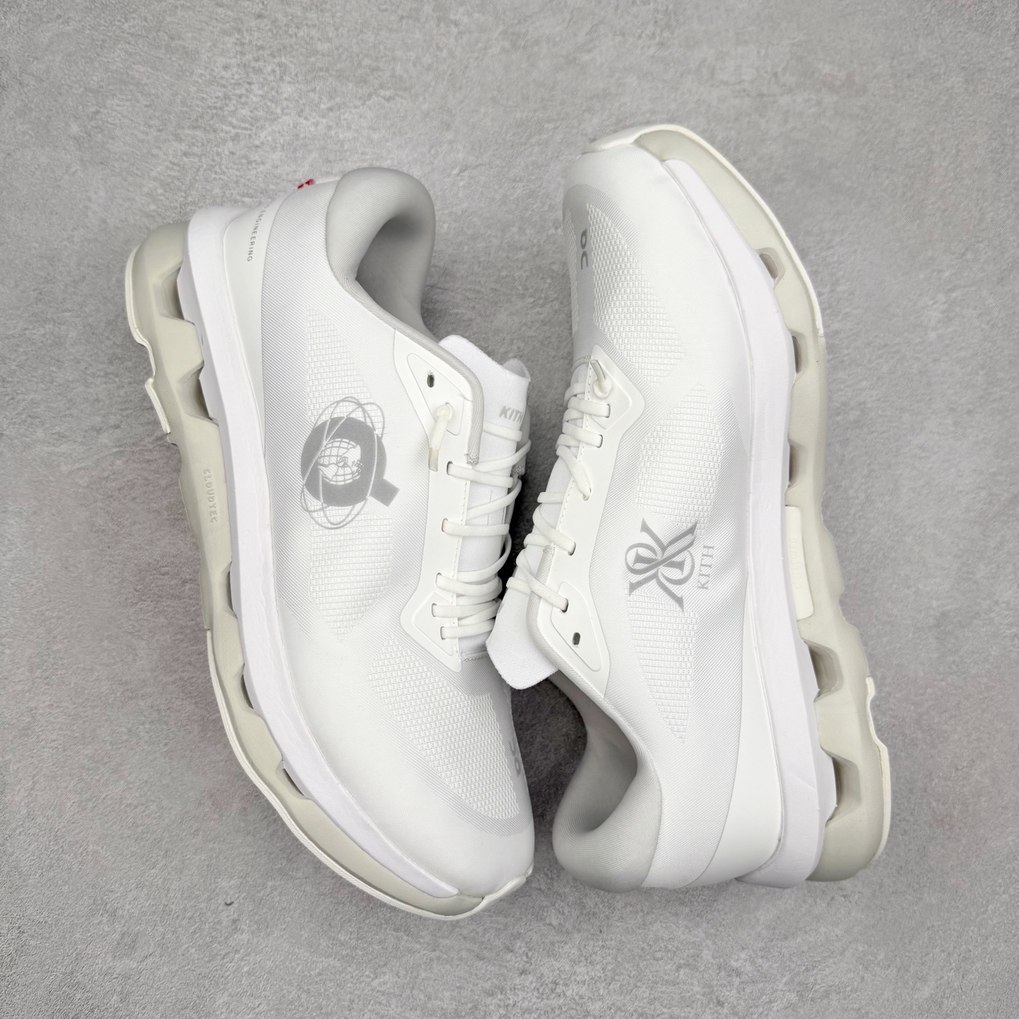 图片[3]-KITH x On昂跑 Cloudzone 联名款柔软舒适耐磨低帮休闲跑步鞋 此运动品牌 开创于2010年 缓震着陆、强效回弹、轻柔质感的设计构思始终是ON研制关键 与此同时基于“为全球提供革新性的跑步感受”信念 陆续推出了多款跑鞋及其以专业运动人体跑步工程学为设计关键的功能性跑步服饰设备 让跑者不费力气地畅快畅跑 尺码：36 36.5 37.5 38 38.5 39 40 40.5 41 42 42.5 43 44 44.5 45-选品中心