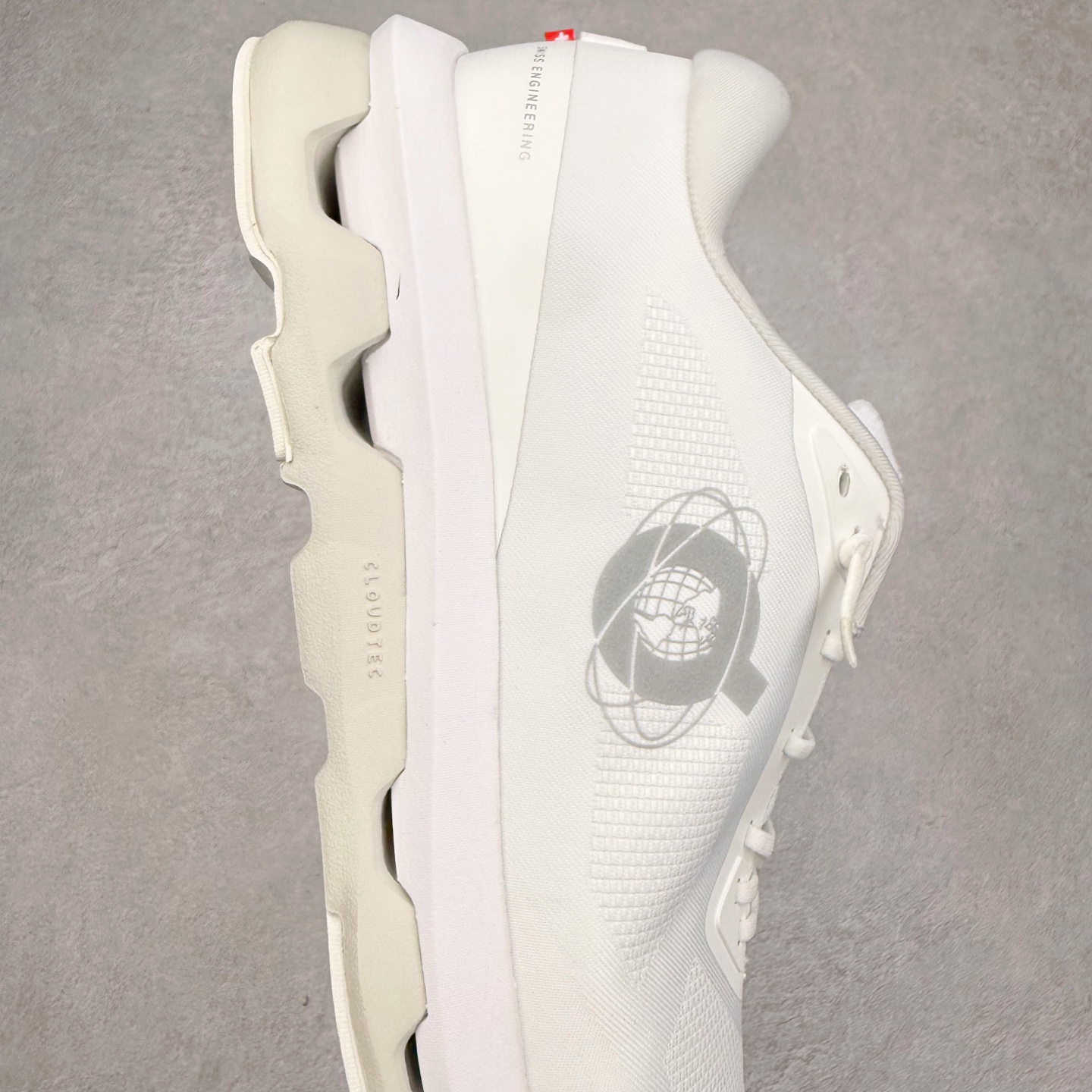 图片[6]-KITH x On昂跑 Cloudzone 联名款柔软舒适耐磨低帮休闲跑步鞋 此运动品牌 开创于2010年 缓震着陆、强效回弹、轻柔质感的设计构思始终是ON研制关键 与此同时基于“为全球提供革新性的跑步感受”信念 陆续推出了多款跑鞋及其以专业运动人体跑步工程学为设计关键的功能性跑步服饰设备 让跑者不费力气地畅快畅跑 尺码：36 36.5 37.5 38 38.5 39 40 40.5 41 42 42.5 43 44 44.5 45-选品中心