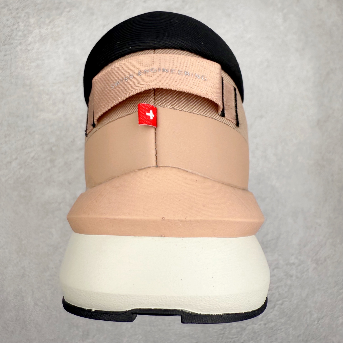 图片[8]-KITH x On昂跑 Cloudzone 联名款柔软舒适耐磨低帮休闲跑步鞋 此运动品牌 开创于2010年 缓震着陆、强效回弹、轻柔质感的设计构思始终是ON研制关键 与此同时基于“为全球提供革新性的跑步感受”信念 陆续推出了多款跑鞋及其以专业运动人体跑步工程学为设计关键的功能性跑步服饰设备 让跑者不费力气地畅快畅跑 尺码：36 36.5 37.5 38 38.5 39 40 40.5 41 42 42.5 43 44 44.5 45-选品中心