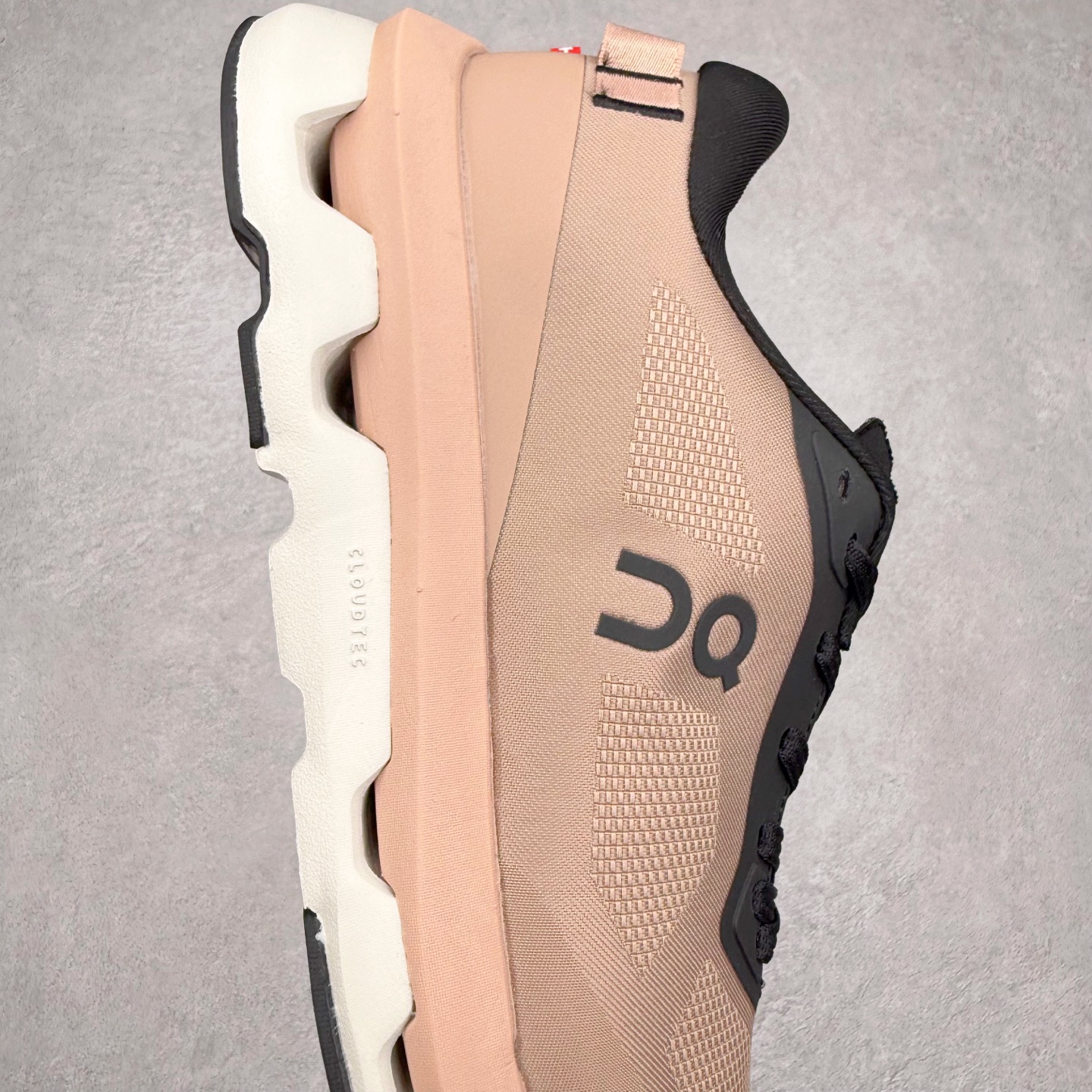 图片[6]-KITH x On昂跑 Cloudzone 联名款柔软舒适耐磨低帮休闲跑步鞋 此运动品牌 开创于2010年 缓震着陆、强效回弹、轻柔质感的设计构思始终是ON研制关键 与此同时基于“为全球提供革新性的跑步感受”信念 陆续推出了多款跑鞋及其以专业运动人体跑步工程学为设计关键的功能性跑步服饰设备 让跑者不费力气地畅快畅跑 尺码：36 36.5 37.5 38 38.5 39 40 40.5 41 42 42.5 43 44 44.5 45-选品中心