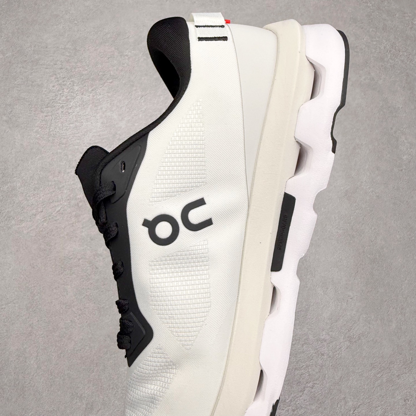 图片[7]-KITH x On昂跑 Cloudzone 联名款柔软舒适耐磨低帮休闲跑步鞋 此运动品牌 开创于2010年 缓震着陆、强效回弹、轻柔质感的设计构思始终是ON研制关键 与此同时基于“为全球提供革新性的跑步感受”信念 陆续推出了多款跑鞋及其以专业运动人体跑步工程学为设计关键的功能性跑步服饰设备 让跑者不费力气地畅快畅跑 尺码：36 36.5 37.5 38 38.5 39 40 40.5 41 42 42.5 43 44 44.5 45-选品中心