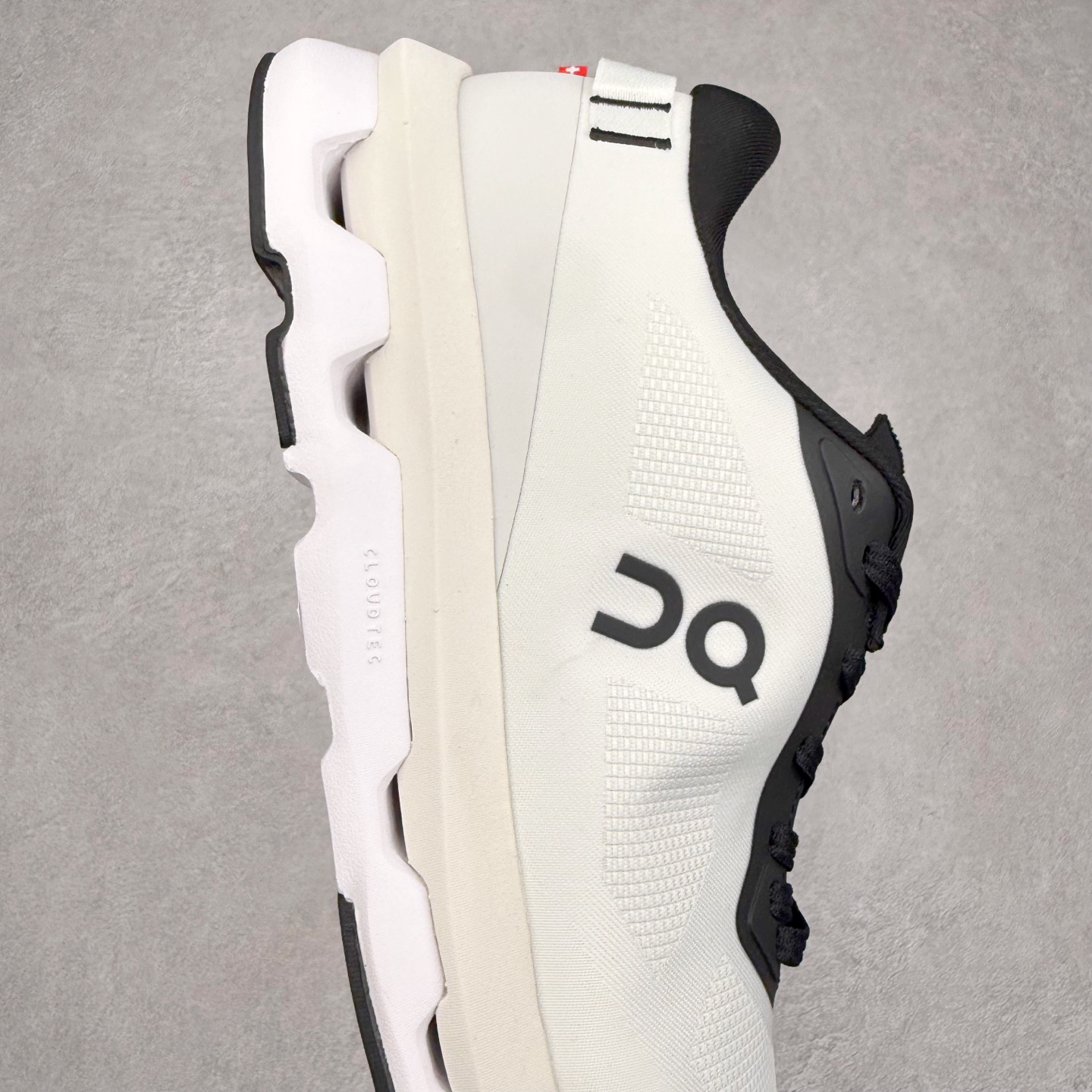 图片[6]-KITH x On昂跑 Cloudzone 联名款柔软舒适耐磨低帮休闲跑步鞋 此运动品牌 开创于2010年 缓震着陆、强效回弹、轻柔质感的设计构思始终是ON研制关键 与此同时基于“为全球提供革新性的跑步感受”信念 陆续推出了多款跑鞋及其以专业运动人体跑步工程学为设计关键的功能性跑步服饰设备 让跑者不费力气地畅快畅跑 尺码：36 36.5 37.5 38 38.5 39 40 40.5 41 42 42.5 43 44 44.5 45-选品中心