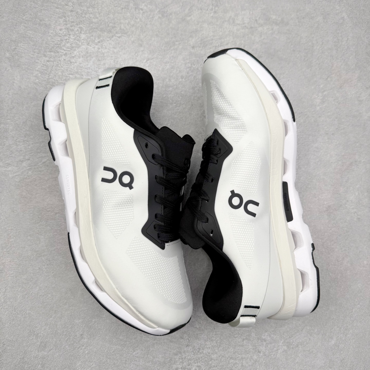 图片[3]-KITH x On昂跑 Cloudzone 联名款柔软舒适耐磨低帮休闲跑步鞋 此运动品牌 开创于2010年 缓震着陆、强效回弹、轻柔质感的设计构思始终是ON研制关键 与此同时基于“为全球提供革新性的跑步感受”信念 陆续推出了多款跑鞋及其以专业运动人体跑步工程学为设计关键的功能性跑步服饰设备 让跑者不费力气地畅快畅跑 尺码：36 36.5 37.5 38 38.5 39 40 40.5 41 42 42.5 43 44 44.5 45-选品中心