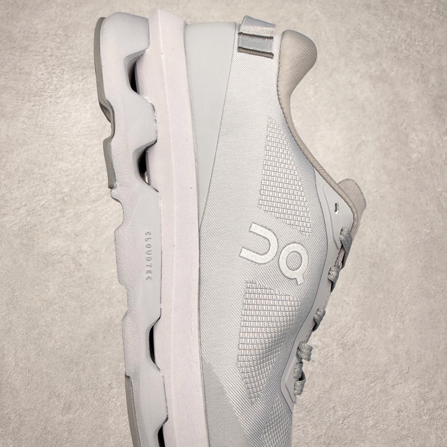 图片[6]-KITH x On昂跑 Cloudzone 联名款柔软舒适耐磨低帮休闲跑步鞋 此运动品牌 开创于2010年 缓震着陆、强效回弹、轻柔质感的设计构思始终是ON研制关键 与此同时基于“为全球提供革新性的跑步感受”信念 陆续推出了多款跑鞋及其以专业运动人体跑步工程学为设计关键的功能性跑步服饰设备 让跑者不费力气地畅快畅跑 尺码：36 36.5 37.5 38 38.5 39 40 40.5 41 42 42.5 43 44 44.5 45-选品中心