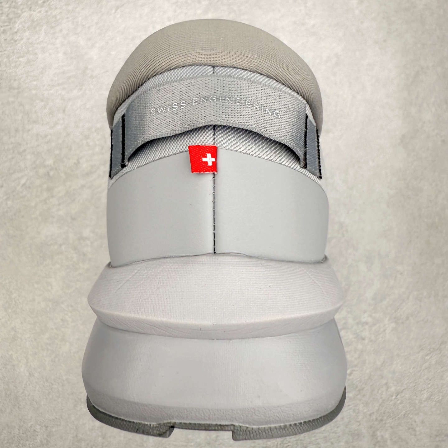 图片[8]-KITH x On昂跑 Cloudzone 联名款柔软舒适耐磨低帮休闲跑步鞋 此运动品牌 开创于2010年 缓震着陆、强效回弹、轻柔质感的设计构思始终是ON研制关键 与此同时基于“为全球提供革新性的跑步感受”信念 陆续推出了多款跑鞋及其以专业运动人体跑步工程学为设计关键的功能性跑步服饰设备 让跑者不费力气地畅快畅跑 尺码：36 36.5 37.5 38 38.5 39 40 40.5 41 42 42.5 43 44 44.5 45-选品中心