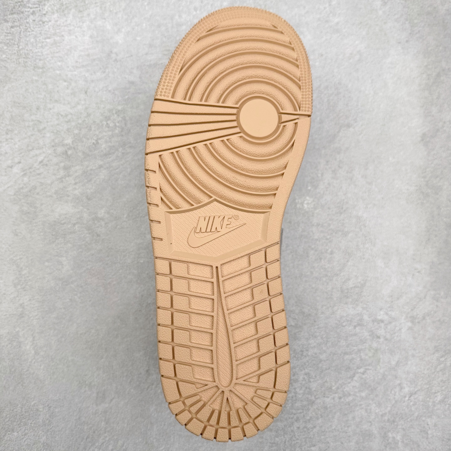 图片[9]-＃DT纯原 Air Jordan AJ1 Low 低帮 553558-169 终端优势供应 市面中低帮最具代表性版本没有之一 口碑大厂出品 品控大底版型不断改良更新 全套原纸板楦头开发 确保原汁原味 完美呈现版型 完美零毛边处理 原厂内置全掌气垫 价格定位良心 平台专用代工流水线出品 一眼公司既视感 拿到手的一瞬间就与众不同 碾压市面所有版本 全部原鞋开发 每一个配色都会采购原鞋确认细节 打破市面看图做货无好货之说 尺码：35.5 36 36.5 37.5 38 38.5 39 40 40.5 41 42 42.5 43 44 44.5 45 46-选品中心