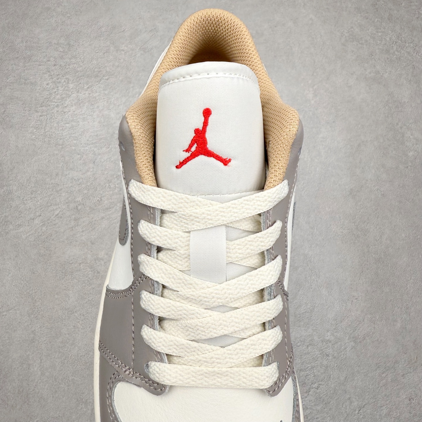 图片[5]-＃DT纯原 Air Jordan AJ1 Low 低帮 553558-169 终端优势供应 市面中低帮最具代表性版本没有之一 口碑大厂出品 品控大底版型不断改良更新 全套原纸板楦头开发 确保原汁原味 完美呈现版型 完美零毛边处理 原厂内置全掌气垫 价格定位良心 平台专用代工流水线出品 一眼公司既视感 拿到手的一瞬间就与众不同 碾压市面所有版本 全部原鞋开发 每一个配色都会采购原鞋确认细节 打破市面看图做货无好货之说 尺码：35.5 36 36.5 37.5 38 38.5 39 40 40.5 41 42 42.5 43 44 44.5 45 46-选品中心