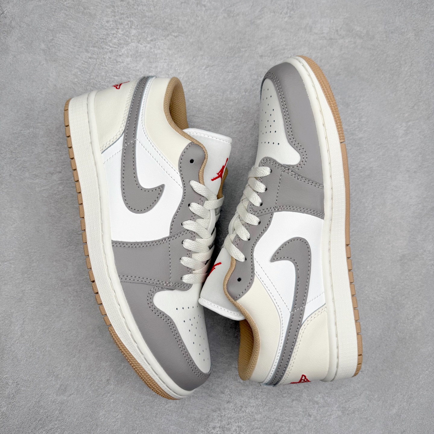 图片[3]-＃DT纯原 Air Jordan AJ1 Low 低帮 553558-169 终端优势供应 市面中低帮最具代表性版本没有之一 口碑大厂出品 品控大底版型不断改良更新 全套原纸板楦头开发 确保原汁原味 完美呈现版型 完美零毛边处理 原厂内置全掌气垫 价格定位良心 平台专用代工流水线出品 一眼公司既视感 拿到手的一瞬间就与众不同 碾压市面所有版本 全部原鞋开发 每一个配色都会采购原鞋确认细节 打破市面看图做货无好货之说 尺码：35.5 36 36.5 37.5 38 38.5 39 40 40.5 41 42 42.5 43 44 44.5 45 46-选品中心