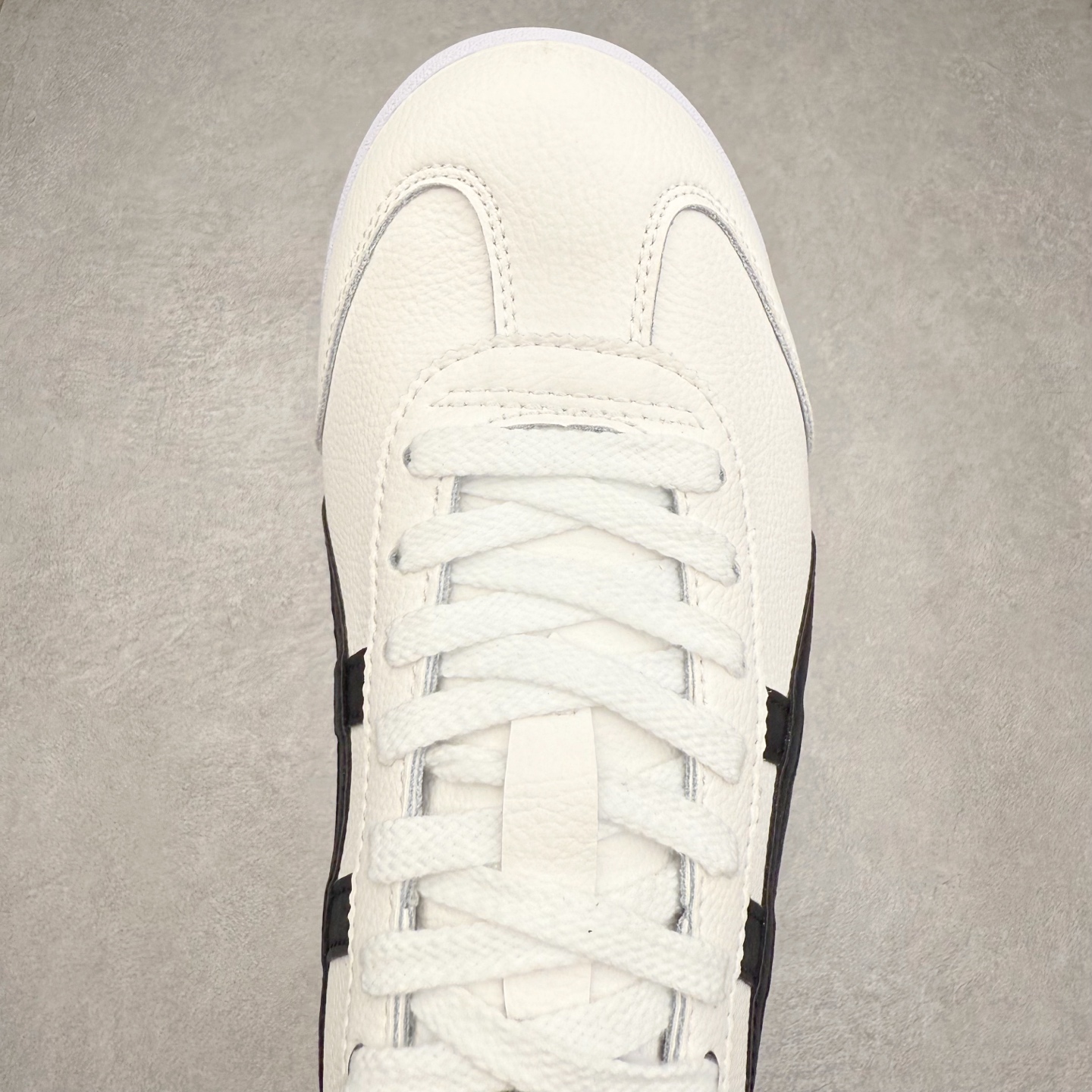 图片[4]-＃纯原福利 Asics Onitsuka Tiger MEXICO 66 亚瑟士鬼冢虎复古经典板鞋 市场最强版本 原厂牛津布加持 海外订单工厂出品 超成熟稳定的做工品控 原装全套纸板楦头开发 原汁原味 完美呈现版型 私模正确鞋底咬花纹路 一比一鞋头弧度高度鞋身弧度 绝不口嗨 细节品控鞋型随意秒杀市面 原档咬花纹路私模大底 一个单元有六个三角形 总体形拼接呈现花瓣状 官方四联吊牌 原装Ortholite轻量化鞋垫 原盒原配 质保卡 说明书 钢印防尘纸 纸板中底带钢印 乳胶组合鞋垫 支持全方位的对比专柜 产品从款式颜色造型上体现出追求舒适和细节的完美 鞋类更是推崇手工制作的严谨与完美 融舒适性与可穿性的设计风格 注重细节的完美和别致魅力 既保持稳重 又不失轻松的时尚感 尺码：36 37 37.5 38 39 39.5 40 40.5 41.5 42 42.5 43.5 44 45-选品中心