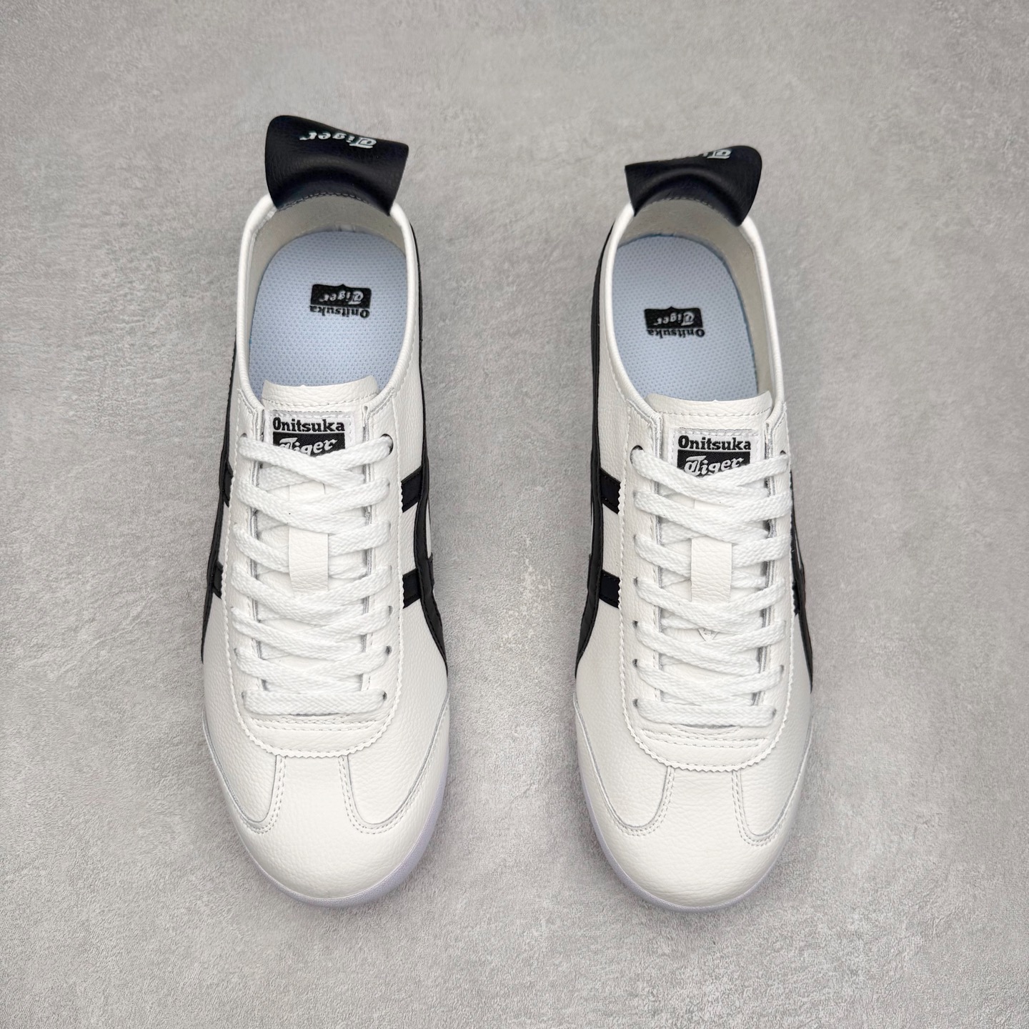 图片[2]-＃纯原福利 Asics Onitsuka Tiger MEXICO 66 亚瑟士鬼冢虎复古经典板鞋 市场最强版本 原厂牛津布加持 海外订单工厂出品 超成熟稳定的做工品控 原装全套纸板楦头开发 原汁原味 完美呈现版型 私模正确鞋底咬花纹路 一比一鞋头弧度高度鞋身弧度 绝不口嗨 细节品控鞋型随意秒杀市面 原档咬花纹路私模大底 一个单元有六个三角形 总体形拼接呈现花瓣状 官方四联吊牌 原装Ortholite轻量化鞋垫 原盒原配 质保卡 说明书 钢印防尘纸 纸板中底带钢印 乳胶组合鞋垫 支持全方位的对比专柜 产品从款式颜色造型上体现出追求舒适和细节的完美 鞋类更是推崇手工制作的严谨与完美 融舒适性与可穿性的设计风格 注重细节的完美和别致魅力 既保持稳重 又不失轻松的时尚感 尺码：36 37 37.5 38 39 39.5 40 40.5 41.5 42 42.5 43.5 44 45-选品中心