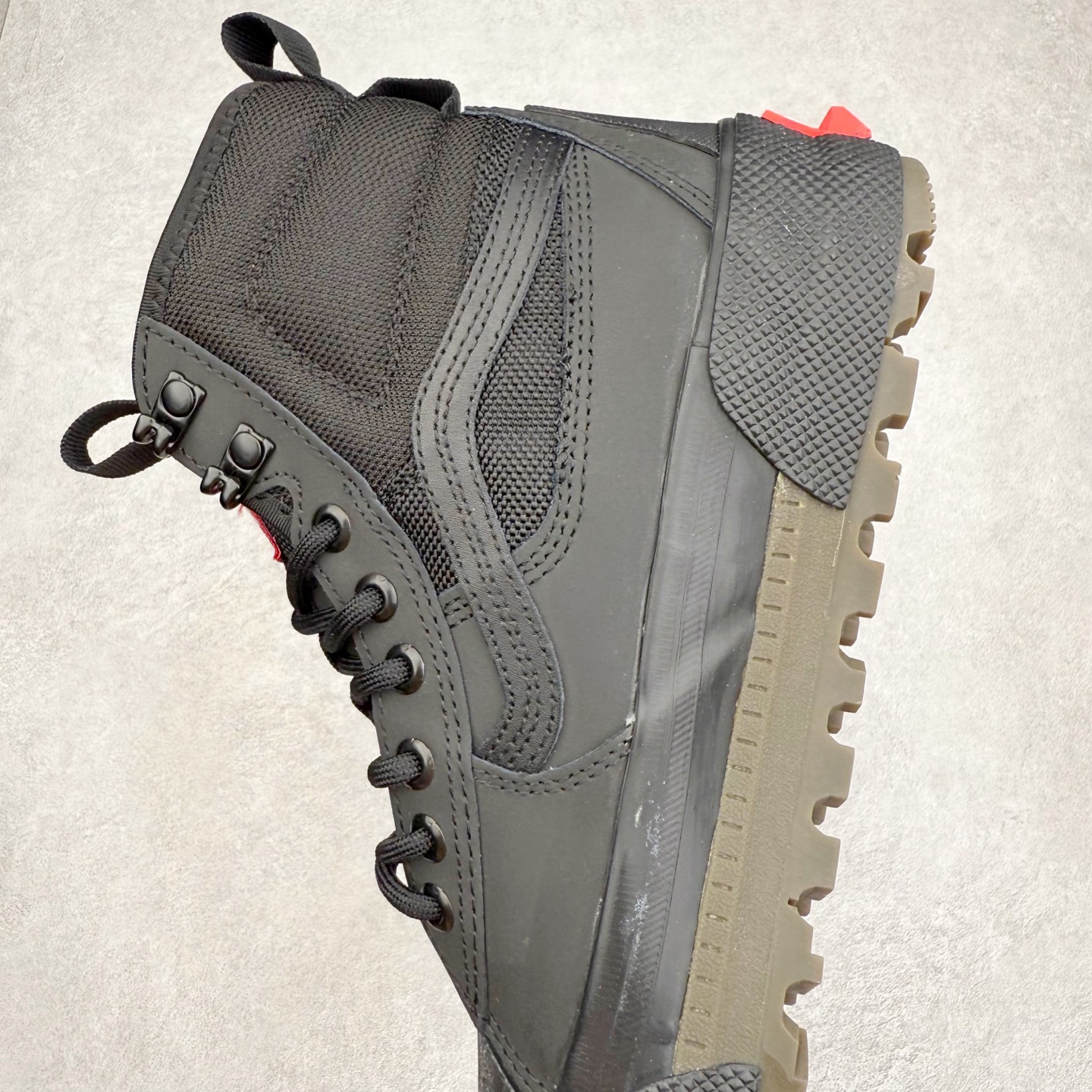 图片[7]-Vans SK8 Mte-3 Gore-Tex 户外靴 全新的Sk8-Hi GORE-TEX MTE-3 采用了最先进的专用全天候技术为户外活动等元素打造，将超过25 年的 Vans 滑雪靴历史和技术融入永恒、值得信赖的风格。MTE-3 功能集包括采用 Al-Trac™ 制成的 MTE-3 外底，这是一种 MTE 独有的全天候橡胶化合物，可通过改进的脚趾拾取和动态凸耳胎面提供显着改善的牵引力。MTE-3 GORE-TEX 防水包让您保持干爽，强大的 3M ThinsullateTM隔热包可用于寒冷天气的温度调节，让您保持温暖，带有 Ortholite®顶片的双密度。 尺码：36 37 38 39 40 41 42 43 44 45-选品中心