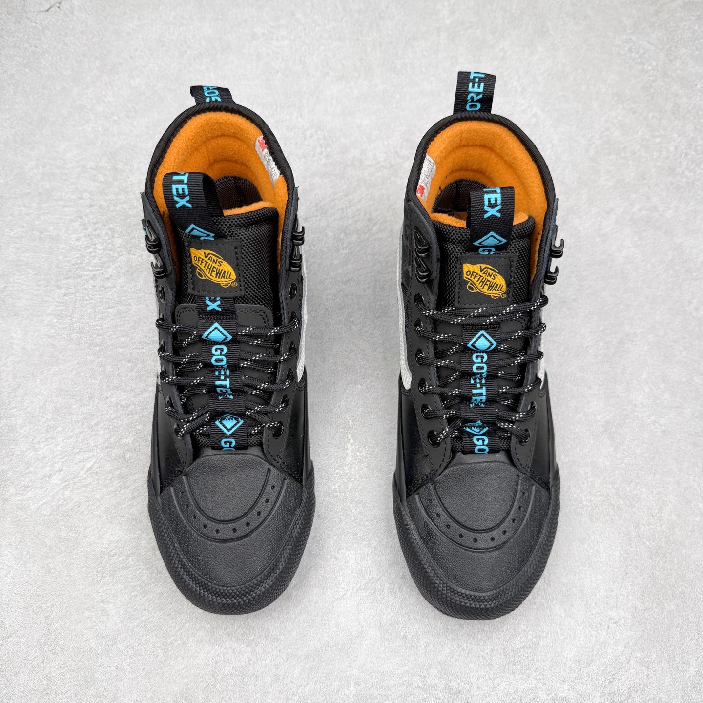 图片[2]-Vans SK8 Mte-3 Gore-Tex 户外靴 全新的Sk8-Hi GORE-TEX MTE-3 采用了最先进的专用全天候技术为户外活动等元素打造，将超过25 年的 Vans 滑雪靴历史和技术融入永恒、值得信赖的风格。MTE-3 功能集包括采用 Al-Trac™ 制成的 MTE-3 外底，这是一种 MTE 独有的全天候橡胶化合物，可通过改进的脚趾拾取和动态凸耳胎面提供显着改善的牵引力。MTE-3 GORE-TEX 防水包让您保持干爽，强大的 3M ThinsullateTM隔热包可用于寒冷天气的温度调节，让您保持温暖，带有 Ortholite®顶片的双密度。 尺码：36 37 38 39 40 41 42 43 44 45-选品中心