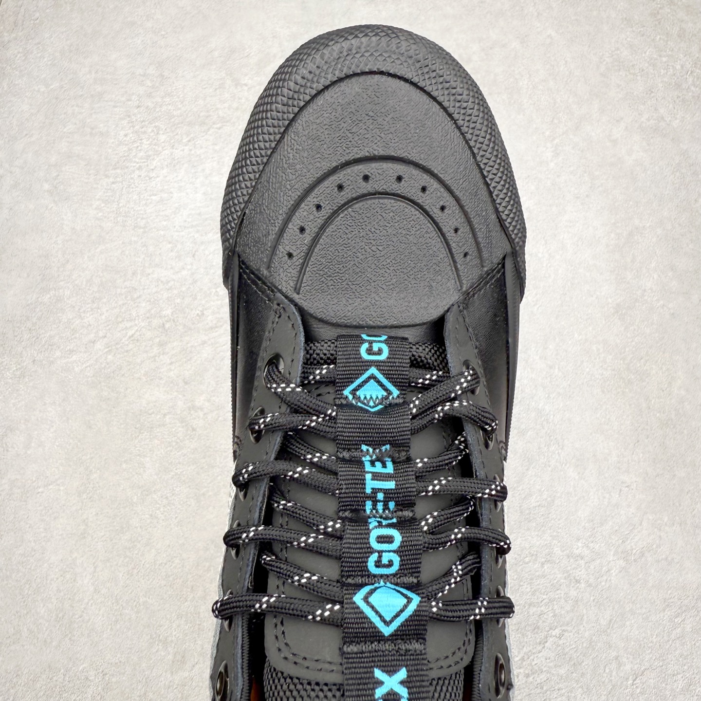 图片[4]-Vans SK8 Mte-3 Gore-Tex 户外靴 全新的Sk8-Hi GORE-TEX MTE-3 采用了最先进的专用全天候技术为户外活动等元素打造，将超过25 年的 Vans 滑雪靴历史和技术融入永恒、值得信赖的风格。MTE-3 功能集包括采用 Al-Trac™ 制成的 MTE-3 外底，这是一种 MTE 独有的全天候橡胶化合物，可通过改进的脚趾拾取和动态凸耳胎面提供显着改善的牵引力。MTE-3 GORE-TEX 防水包让您保持干爽，强大的 3M ThinsullateTM隔热包可用于寒冷天气的温度调节，让您保持温暖，带有 Ortholite®顶片的双密度。 尺码：36 37 38 39 40 41 42 43 44 45-选品中心
