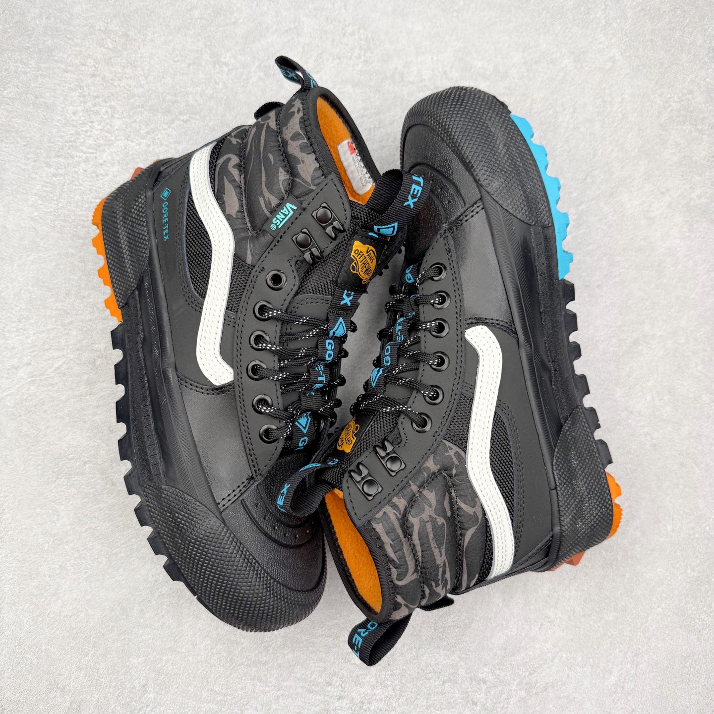 图片[3]-Vans SK8 Mte-3 Gore-Tex 户外靴 全新的Sk8-Hi GORE-TEX MTE-3 采用了最先进的专用全天候技术为户外活动等元素打造，将超过25 年的 Vans 滑雪靴历史和技术融入永恒、值得信赖的风格。MTE-3 功能集包括采用 Al-Trac™ 制成的 MTE-3 外底，这是一种 MTE 独有的全天候橡胶化合物，可通过改进的脚趾拾取和动态凸耳胎面提供显着改善的牵引力。MTE-3 GORE-TEX 防水包让您保持干爽，强大的 3M ThinsullateTM隔热包可用于寒冷天气的温度调节，让您保持温暖，带有 Ortholite®顶片的双密度。 尺码：36 37 38 39 40 41 42 43 44 45-选品中心