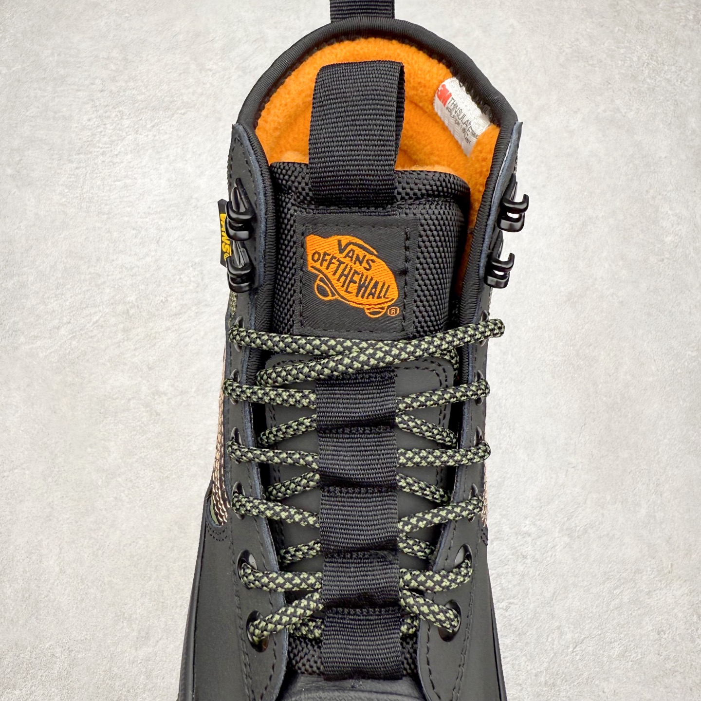 图片[5]-Vans SK8 Mte-3 Gore-Tex 户外靴 全新的Sk8-Hi GORE-TEX MTE-3 采用了最先进的专用全天候技术为户外活动等元素打造，将超过25 年的 Vans 滑雪靴历史和技术融入永恒、值得信赖的风格。MTE-3 功能集包括采用 Al-Trac™ 制成的 MTE-3 外底，这是一种 MTE 独有的全天候橡胶化合物，可通过改进的脚趾拾取和动态凸耳胎面提供显着改善的牵引力。MTE-3 GORE-TEX 防水包让您保持干爽，强大的 3M ThinsullateTM隔热包可用于寒冷天气的温度调节，让您保持温暖，带有 Ortholite®顶片的双密度。 尺码：36 37 38 39 40 41 42 43 44 45-选品中心