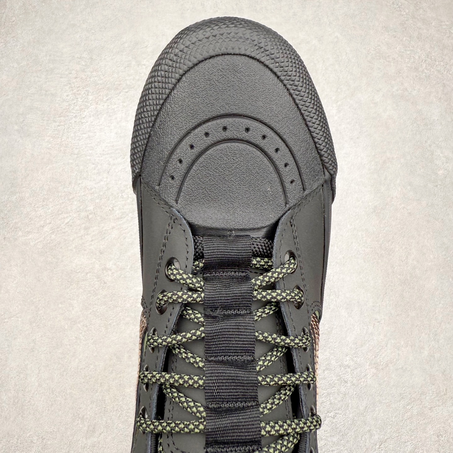 图片[4]-Vans SK8 Mte-3 Gore-Tex 户外靴 全新的Sk8-Hi GORE-TEX MTE-3 采用了最先进的专用全天候技术为户外活动等元素打造，将超过25 年的 Vans 滑雪靴历史和技术融入永恒、值得信赖的风格。MTE-3 功能集包括采用 Al-Trac™ 制成的 MTE-3 外底，这是一种 MTE 独有的全天候橡胶化合物，可通过改进的脚趾拾取和动态凸耳胎面提供显着改善的牵引力。MTE-3 GORE-TEX 防水包让您保持干爽，强大的 3M ThinsullateTM隔热包可用于寒冷天气的温度调节，让您保持温暖，带有 Ortholite®顶片的双密度。 尺码：36 37 38 39 40 41 42 43 44 45-选品中心