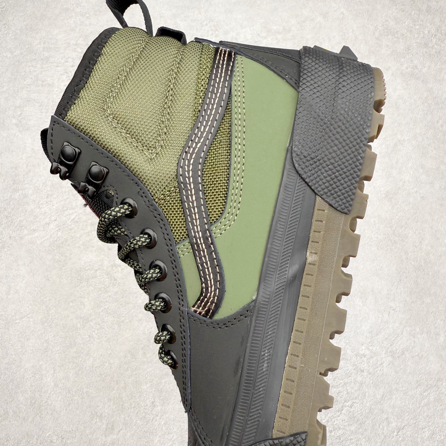 图片[7]-Vans SK8 Mte-3 Gore-Tex 户外靴 全新的Sk8-Hi GORE-TEX MTE-3 采用了最先进的专用全天候技术为户外活动等元素打造，将超过25 年的 Vans 滑雪靴历史和技术融入永恒、值得信赖的风格。MTE-3 功能集包括采用 Al-Trac™ 制成的 MTE-3 外底，这是一种 MTE 独有的全天候橡胶化合物，可通过改进的脚趾拾取和动态凸耳胎面提供显着改善的牵引力。MTE-3 GORE-TEX 防水包让您保持干爽，强大的 3M ThinsullateTM隔热包可用于寒冷天气的温度调节，让您保持温暖，带有 Ortholite®顶片的双密度。 尺码：36 37 38 39 40 41 42 43 44 45-选品中心
