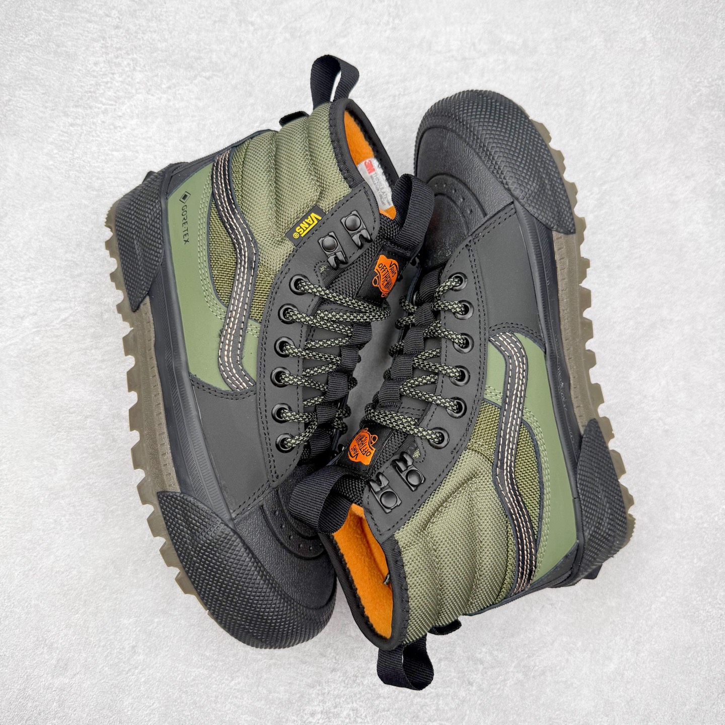 图片[3]-Vans SK8 Mte-3 Gore-Tex 户外靴 全新的Sk8-Hi GORE-TEX MTE-3 采用了最先进的专用全天候技术为户外活动等元素打造，将超过25 年的 Vans 滑雪靴历史和技术融入永恒、值得信赖的风格。MTE-3 功能集包括采用 Al-Trac™ 制成的 MTE-3 外底，这是一种 MTE 独有的全天候橡胶化合物，可通过改进的脚趾拾取和动态凸耳胎面提供显着改善的牵引力。MTE-3 GORE-TEX 防水包让您保持干爽，强大的 3M ThinsullateTM隔热包可用于寒冷天气的温度调节，让您保持温暖，带有 Ortholite®顶片的双密度。 尺码：36 37 38 39 40 41 42 43 44 45-选品中心