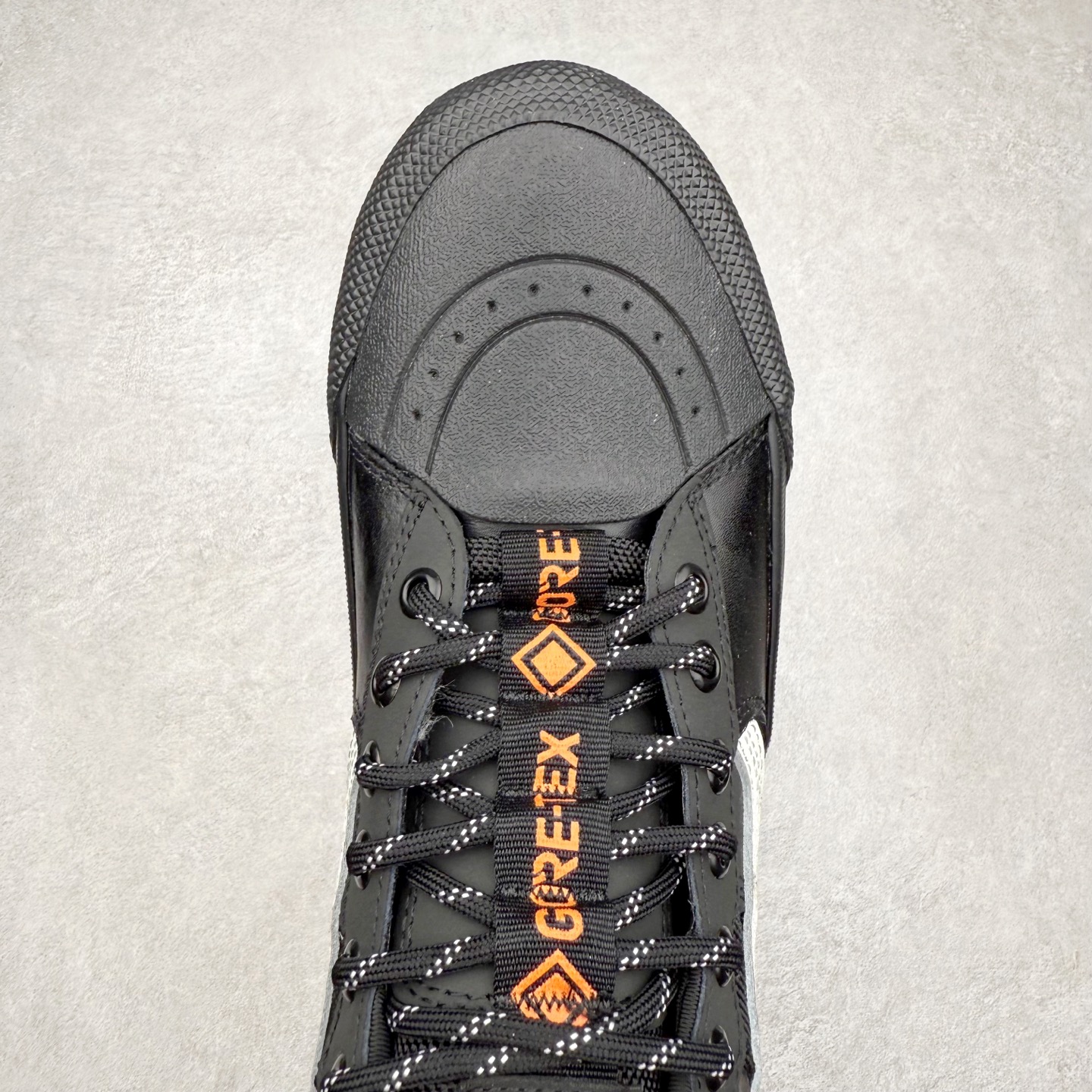 图片[4]-Vans SK8 Mte-3 Gore-Tex 户外靴 全新的Sk8-Hi GORE-TEX MTE-3 采用了最先进的专用全天候技术为户外活动等元素打造，将超过25 年的 Vans 滑雪靴历史和技术融入永恒、值得信赖的风格。MTE-3 功能集包括采用 Al-Trac™ 制成的 MTE-3 外底，这是一种 MTE 独有的全天候橡胶化合物，可通过改进的脚趾拾取和动态凸耳胎面提供显着改善的牵引力。MTE-3 GORE-TEX 防水包让您保持干爽，强大的 3M ThinsullateTM隔热包可用于寒冷天气的温度调节，让您保持温暖，带有 Ortholite®顶片的双密度。 尺码：36 37 38 39 40 41 42 43 44 45-选品中心
