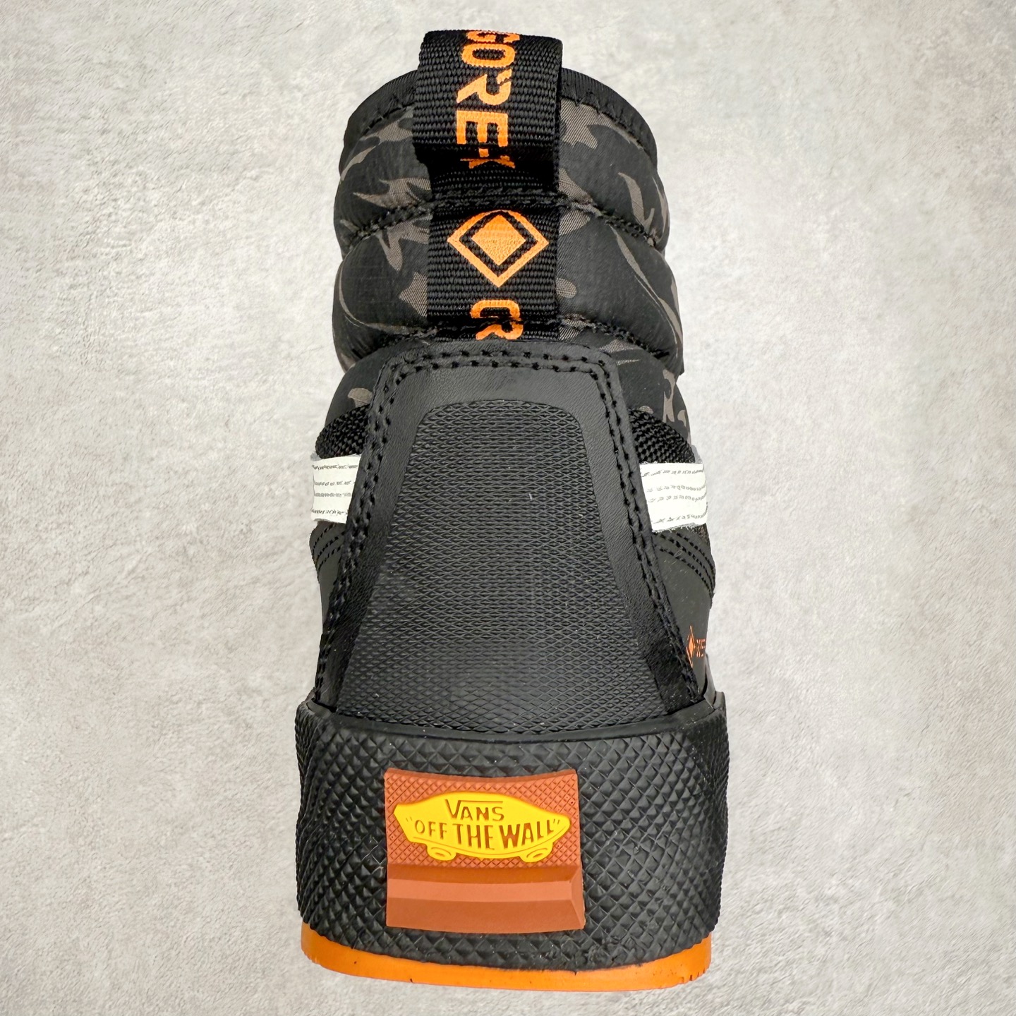 图片[8]-Vans SK8 Mte-3 Gore-Tex 户外靴 全新的Sk8-Hi GORE-TEX MTE-3 采用了最先进的专用全天候技术为户外活动等元素打造，将超过25 年的 Vans 滑雪靴历史和技术融入永恒、值得信赖的风格。MTE-3 功能集包括采用 Al-Trac™ 制成的 MTE-3 外底，这是一种 MTE 独有的全天候橡胶化合物，可通过改进的脚趾拾取和动态凸耳胎面提供显着改善的牵引力。MTE-3 GORE-TEX 防水包让您保持干爽，强大的 3M ThinsullateTM隔热包可用于寒冷天气的温度调节，让您保持温暖，带有 Ortholite®顶片的双密度。 尺码：36 37 38 39 40 41 42 43 44 45-选品中心