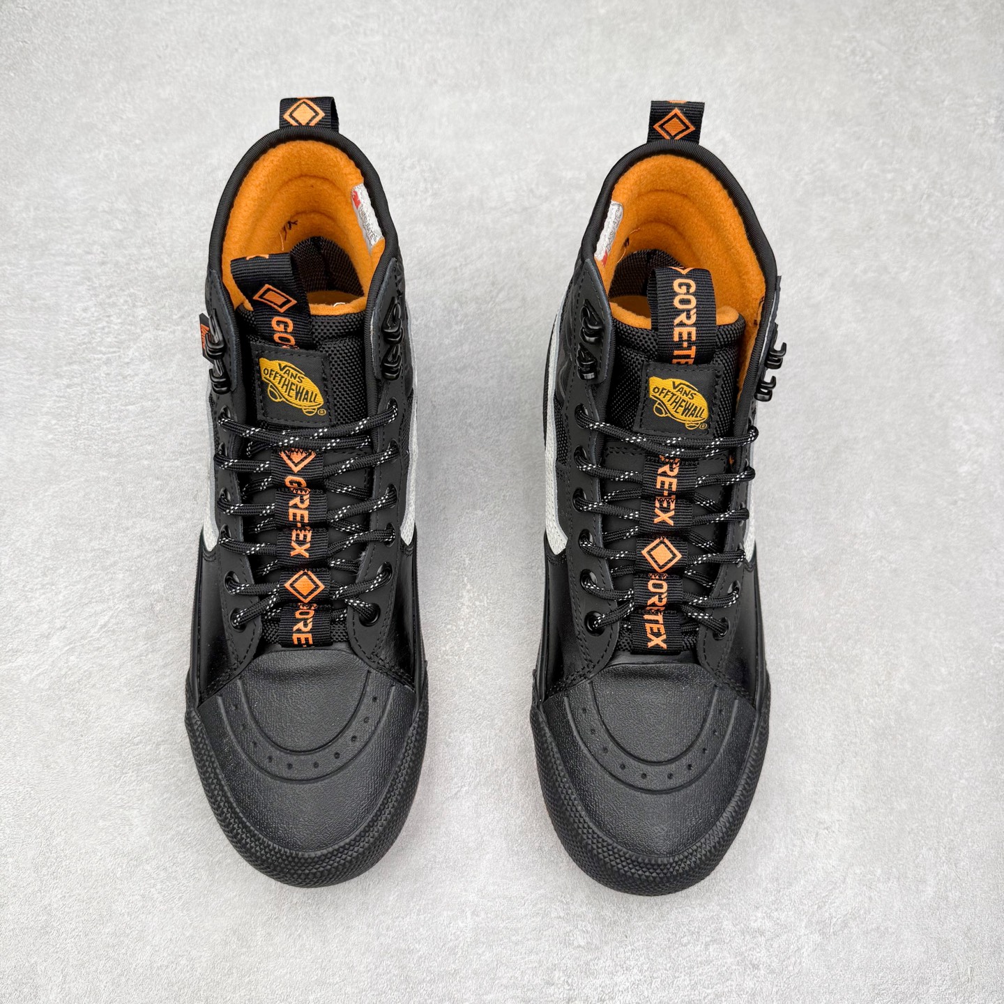 图片[2]-Vans SK8 Mte-3 Gore-Tex 户外靴 全新的Sk8-Hi GORE-TEX MTE-3 采用了最先进的专用全天候技术为户外活动等元素打造，将超过25 年的 Vans 滑雪靴历史和技术融入永恒、值得信赖的风格。MTE-3 功能集包括采用 Al-Trac™ 制成的 MTE-3 外底，这是一种 MTE 独有的全天候橡胶化合物，可通过改进的脚趾拾取和动态凸耳胎面提供显着改善的牵引力。MTE-3 GORE-TEX 防水包让您保持干爽，强大的 3M ThinsullateTM隔热包可用于寒冷天气的温度调节，让您保持温暖，带有 Ortholite®顶片的双密度。 尺码：36 37 38 39 40 41 42 43 44 45-选品中心