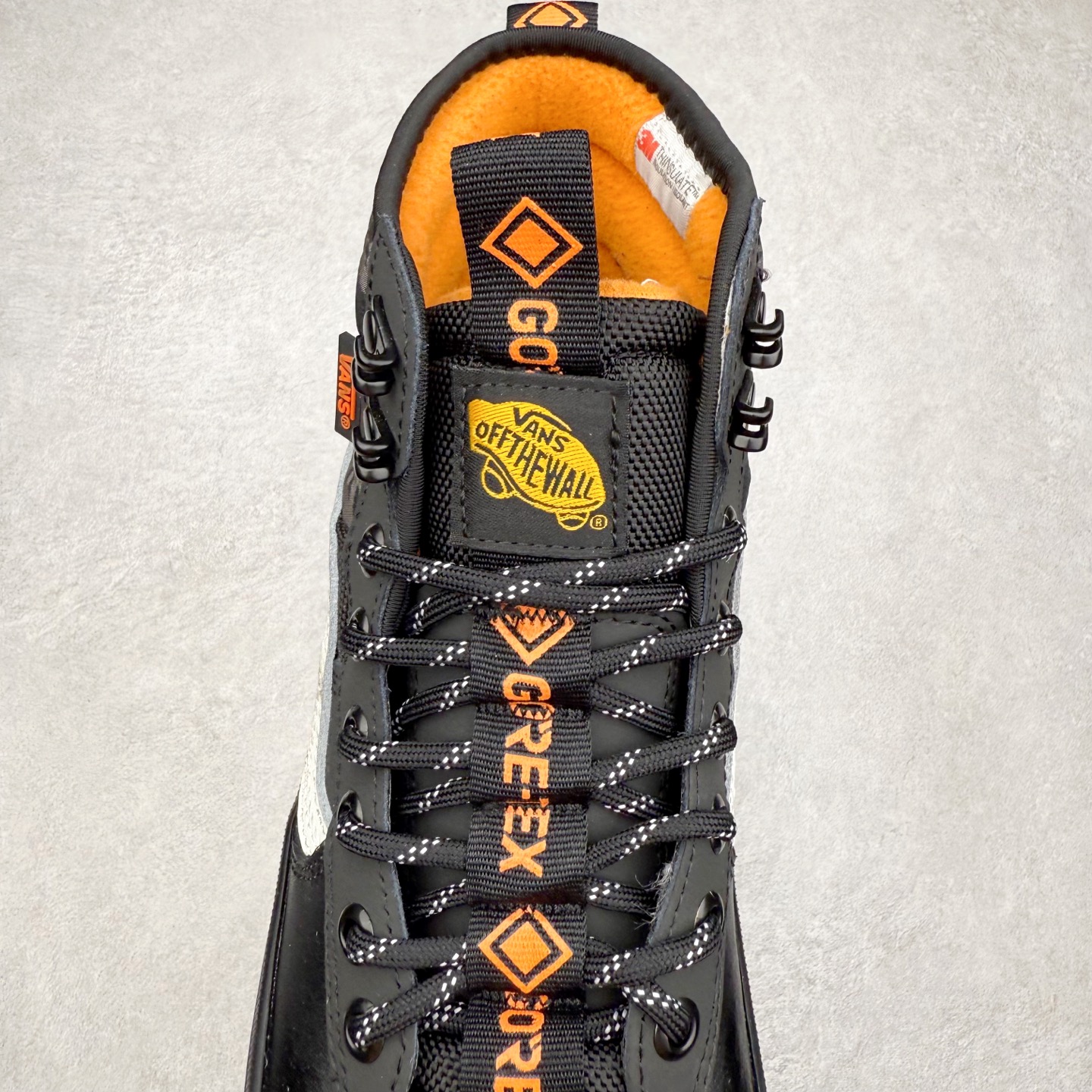 图片[5]-Vans SK8 Mte-3 Gore-Tex 户外靴 全新的Sk8-Hi GORE-TEX MTE-3 采用了最先进的专用全天候技术为户外活动等元素打造，将超过25 年的 Vans 滑雪靴历史和技术融入永恒、值得信赖的风格。MTE-3 功能集包括采用 Al-Trac™ 制成的 MTE-3 外底，这是一种 MTE 独有的全天候橡胶化合物，可通过改进的脚趾拾取和动态凸耳胎面提供显着改善的牵引力。MTE-3 GORE-TEX 防水包让您保持干爽，强大的 3M ThinsullateTM隔热包可用于寒冷天气的温度调节，让您保持温暖，带有 Ortholite®顶片的双密度。 尺码：36 37 38 39 40 41 42 43 44 45-选品中心