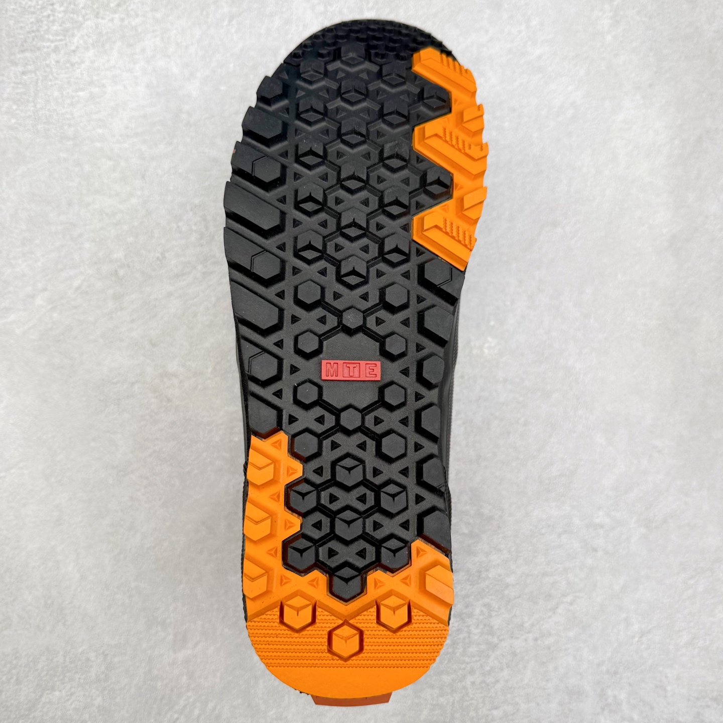 图片[9]-Vans SK8 Mte-3 Gore-Tex 户外靴 全新的Sk8-Hi GORE-TEX MTE-3 采用了最先进的专用全天候技术为户外活动等元素打造，将超过25 年的 Vans 滑雪靴历史和技术融入永恒、值得信赖的风格。MTE-3 功能集包括采用 Al-Trac™ 制成的 MTE-3 外底，这是一种 MTE 独有的全天候橡胶化合物，可通过改进的脚趾拾取和动态凸耳胎面提供显着改善的牵引力。MTE-3 GORE-TEX 防水包让您保持干爽，强大的 3M ThinsullateTM隔热包可用于寒冷天气的温度调节，让您保持温暖，带有 Ortholite®顶片的双密度。 尺码：36 37 38 39 40 41 42 43 44 45-选品中心