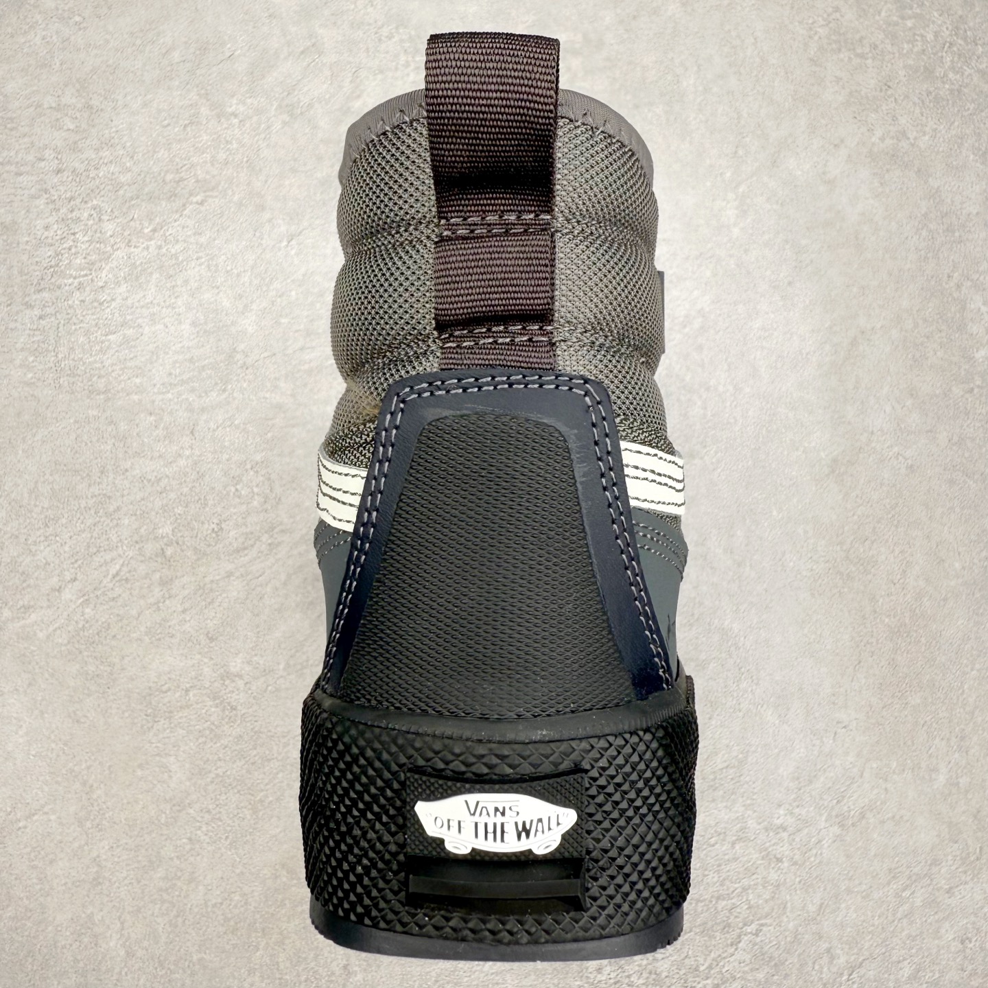 图片[8]-Vans SK8 Mte-3 Gore-Tex 户外靴 全新的Sk8-Hi GORE-TEX MTE-3 采用了最先进的专用全天候技术为户外活动等元素打造，将超过25 年的 Vans 滑雪靴历史和技术融入永恒、值得信赖的风格。MTE-3 功能集包括采用 Al-Trac™ 制成的 MTE-3 外底，这是一种 MTE 独有的全天候橡胶化合物，可通过改进的脚趾拾取和动态凸耳胎面提供显着改善的牵引力。MTE-3 GORE-TEX 防水包让您保持干爽，强大的 3M ThinsullateTM隔热包可用于寒冷天气的温度调节，让您保持温暖，带有 Ortholite®顶片的双密度。 尺码：36 37 38 39 40 41 42 43 44 45-选品中心