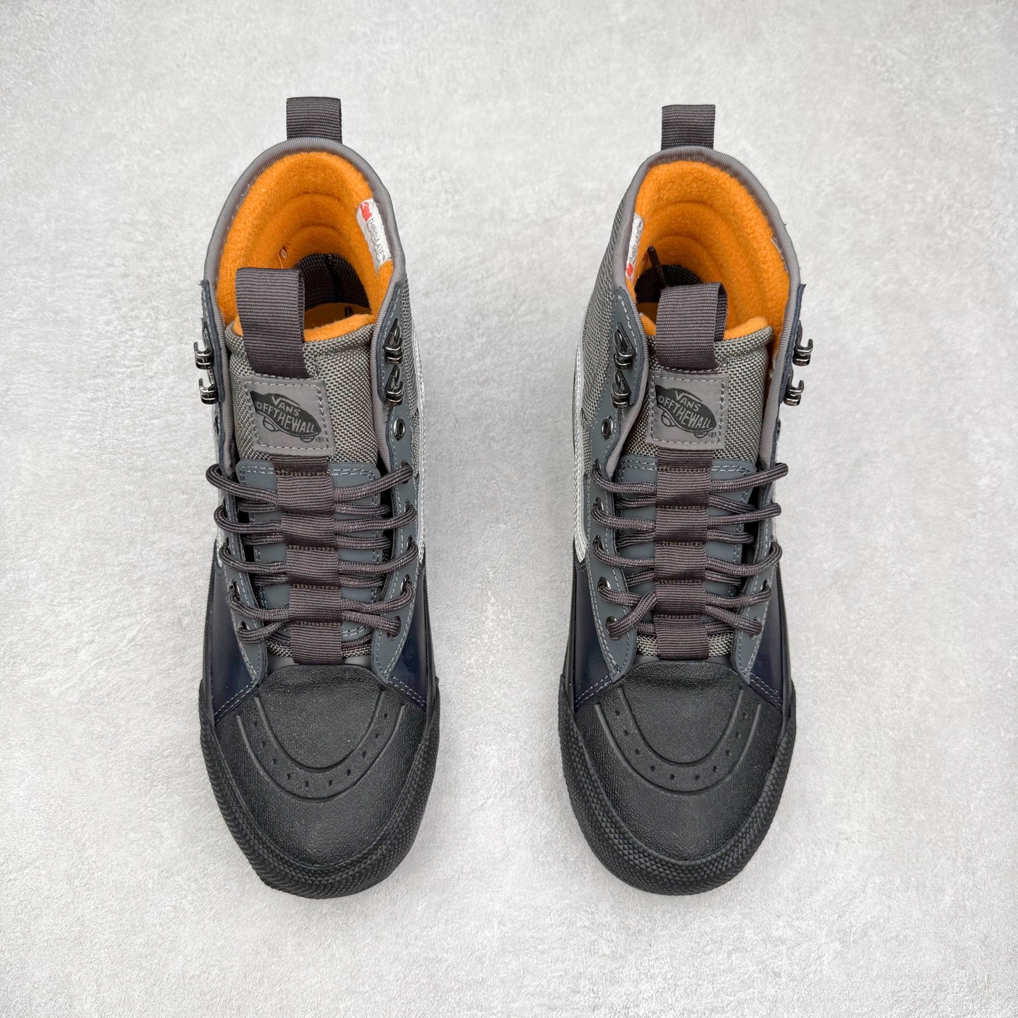 图片[2]-Vans SK8 Mte-3 Gore-Tex 户外靴 全新的Sk8-Hi GORE-TEX MTE-3 采用了最先进的专用全天候技术为户外活动等元素打造，将超过25 年的 Vans 滑雪靴历史和技术融入永恒、值得信赖的风格。MTE-3 功能集包括采用 Al-Trac™ 制成的 MTE-3 外底，这是一种 MTE 独有的全天候橡胶化合物，可通过改进的脚趾拾取和动态凸耳胎面提供显着改善的牵引力。MTE-3 GORE-TEX 防水包让您保持干爽，强大的 3M ThinsullateTM隔热包可用于寒冷天气的温度调节，让您保持温暖，带有 Ortholite®顶片的双密度。 尺码：36 37 38 39 40 41 42 43 44 45-选品中心