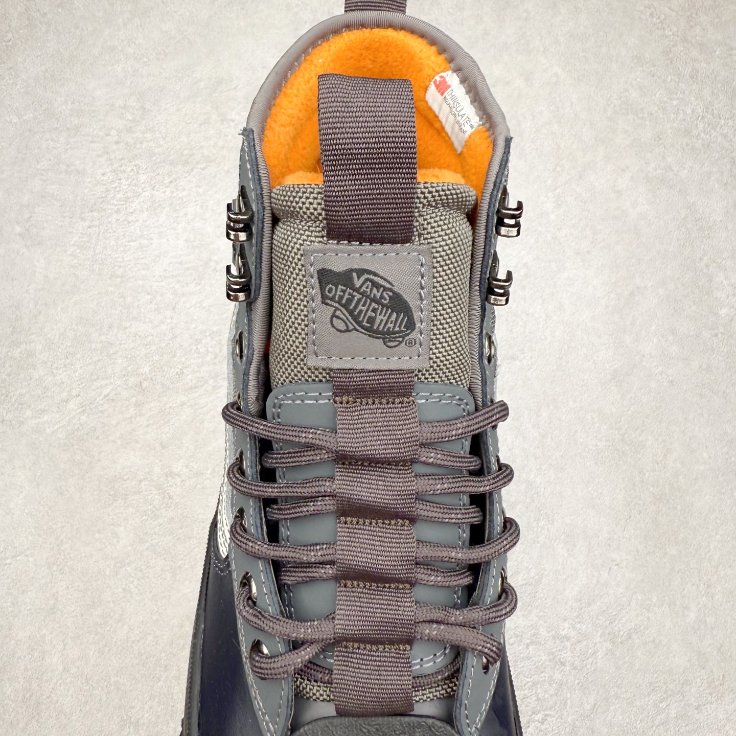 图片[5]-Vans SK8 Mte-3 Gore-Tex 户外靴 全新的Sk8-Hi GORE-TEX MTE-3 采用了最先进的专用全天候技术为户外活动等元素打造，将超过25 年的 Vans 滑雪靴历史和技术融入永恒、值得信赖的风格。MTE-3 功能集包括采用 Al-Trac™ 制成的 MTE-3 外底，这是一种 MTE 独有的全天候橡胶化合物，可通过改进的脚趾拾取和动态凸耳胎面提供显着改善的牵引力。MTE-3 GORE-TEX 防水包让您保持干爽，强大的 3M ThinsullateTM隔热包可用于寒冷天气的温度调节，让您保持温暖，带有 Ortholite®顶片的双密度。 尺码：36 37 38 39 40 41 42 43 44 45-选品中心