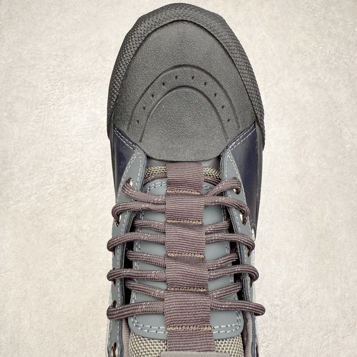 图片[4]-Vans SK8 Mte-3 Gore-Tex 户外靴 全新的Sk8-Hi GORE-TEX MTE-3 采用了最先进的专用全天候技术为户外活动等元素打造，将超过25 年的 Vans 滑雪靴历史和技术融入永恒、值得信赖的风格。MTE-3 功能集包括采用 Al-Trac™ 制成的 MTE-3 外底，这是一种 MTE 独有的全天候橡胶化合物，可通过改进的脚趾拾取和动态凸耳胎面提供显着改善的牵引力。MTE-3 GORE-TEX 防水包让您保持干爽，强大的 3M ThinsullateTM隔热包可用于寒冷天气的温度调节，让您保持温暖，带有 Ortholite®顶片的双密度。 尺码：36 37 38 39 40 41 42 43 44 45-选品中心