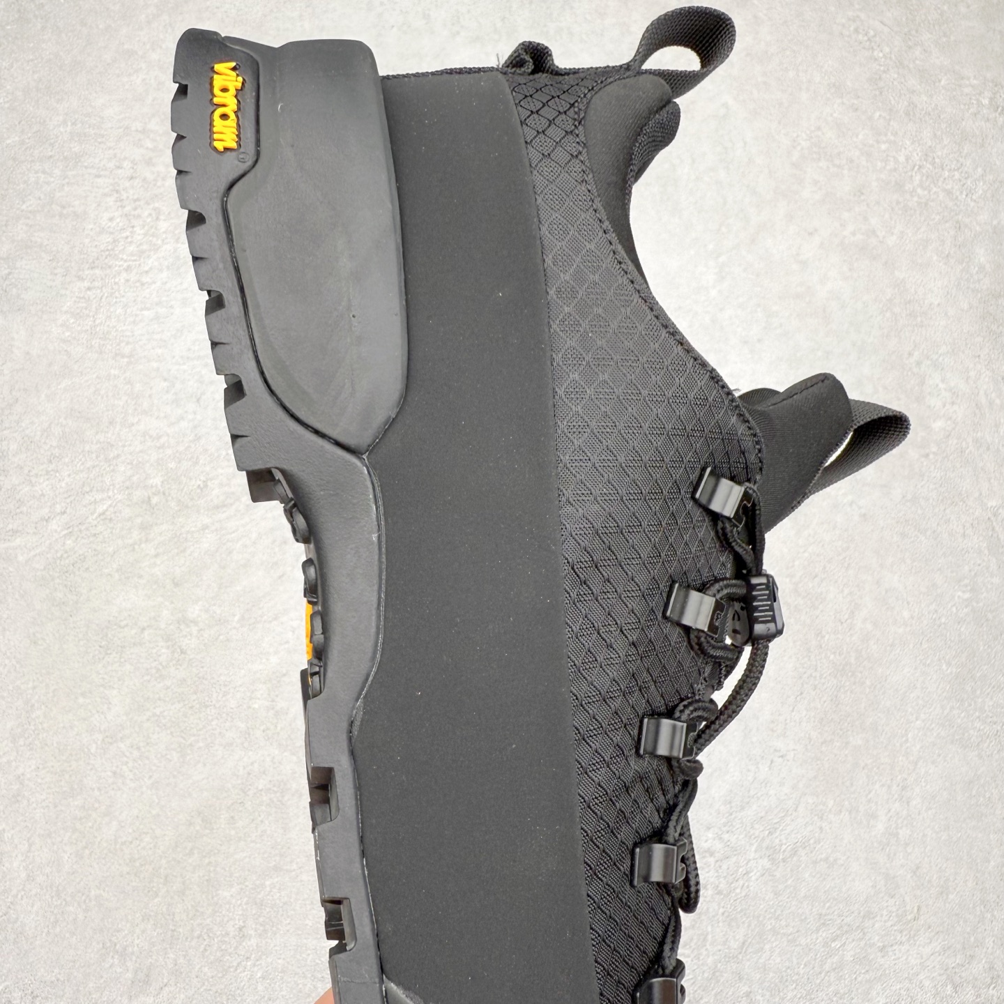 图片[6]-The North Face 北面乐斯菲斯户外运动休闲登山鞋越野徒步鞋 广东大厂品质 面料采用进口磨砂牛皮 鞋底采用Vibram黄金大底 专门为鞋底设计的橡胶以出色的耐磨性 良好的防滑性或得不少户外运动爱好者的喜欢 专业户外登山品牌（北面）The North Face自1966年创立，由两位热爱登山徒步的年轻登山者于美西旧金山开创，不断透过研发与创新，并且将最先进的技术结合在服装与鞋款设计，生产多种外型帅气且专业能力非常强的户外运动装备而备受欢迎。尺码：39-45（运动鞋码）-选品中心