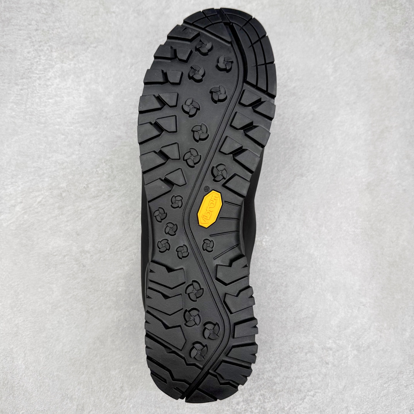 图片[9]-The North Face 北面乐斯菲斯户外运动休闲登山鞋越野徒步鞋 广东大厂品质 面料采用进口磨砂牛皮 鞋底采用Vibram黄金大底 专门为鞋底设计的橡胶以出色的耐磨性 良好的防滑性或得不少户外运动爱好者的喜欢 专业户外登山品牌（北面）The North Face自1966年创立，由两位热爱登山徒步的年轻登山者于美西旧金山开创，不断透过研发与创新，并且将最先进的技术结合在服装与鞋款设计，生产多种外型帅气且专业能力非常强的户外运动装备而备受欢迎。尺码：39-45（运动鞋码）-选品中心