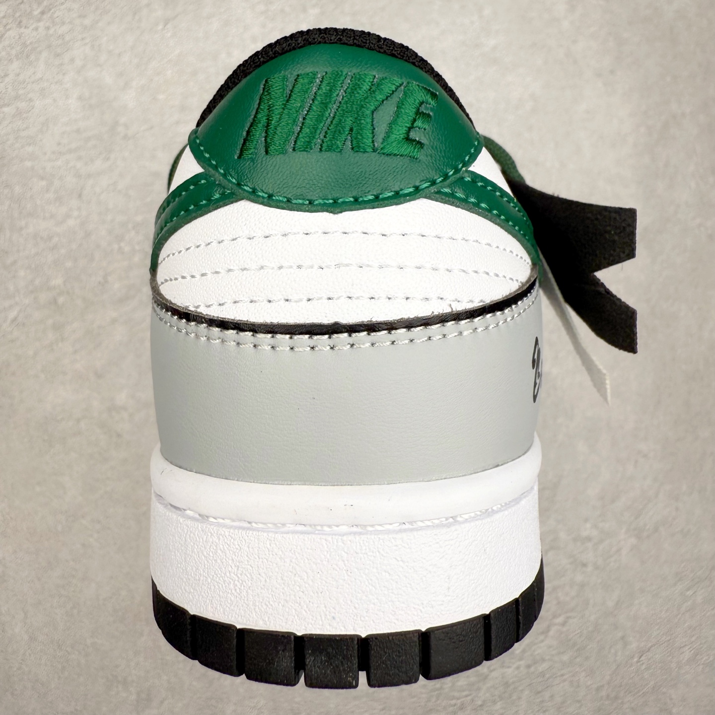 图片[8]-NK Dunk Low DD1391-100 定制系列天花板 无原鞋不开发 全系列得物原鞋一比一校对开发 配色持续更新中 终端对接 优势输出 全套原厂楦头原纸板数据档案倾力打造 原汁原味莞产 极致还原 圈内最强针车工艺 高端零售指定版 广东原厂配套原盒原标 鞋盒分三个尺码段 原厂冲刀 超高清洁度 全鞋零毛边皮料切割 采用原厂百宏鞋带以及原厂百宏织唛舌标 内标可供原厂几率过验 进口原装条纹中底布 四线拉帮白色点胶 原厂拉帮手法遵循公司 原厂电绣 极致还原 尺码：36 36.5 37.5 38 38.5 39 40 40.5 41 42 42.5 43 44 44.5 45 46-选品中心