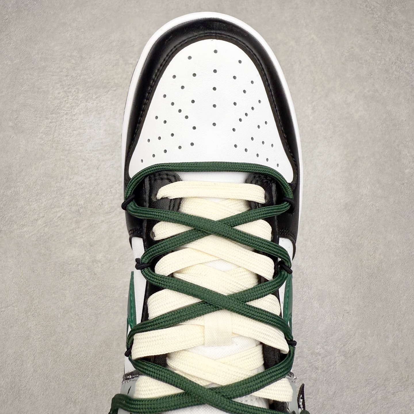 图片[4]-NK Dunk Low DD1391-100 定制系列天花板 无原鞋不开发 全系列得物原鞋一比一校对开发 配色持续更新中 终端对接 优势输出 全套原厂楦头原纸板数据档案倾力打造 原汁原味莞产 极致还原 圈内最强针车工艺 高端零售指定版 广东原厂配套原盒原标 鞋盒分三个尺码段 原厂冲刀 超高清洁度 全鞋零毛边皮料切割 采用原厂百宏鞋带以及原厂百宏织唛舌标 内标可供原厂几率过验 进口原装条纹中底布 四线拉帮白色点胶 原厂拉帮手法遵循公司 原厂电绣 极致还原 尺码：36 36.5 37.5 38 38.5 39 40 40.5 41 42 42.5 43 44 44.5 45 46-选品中心