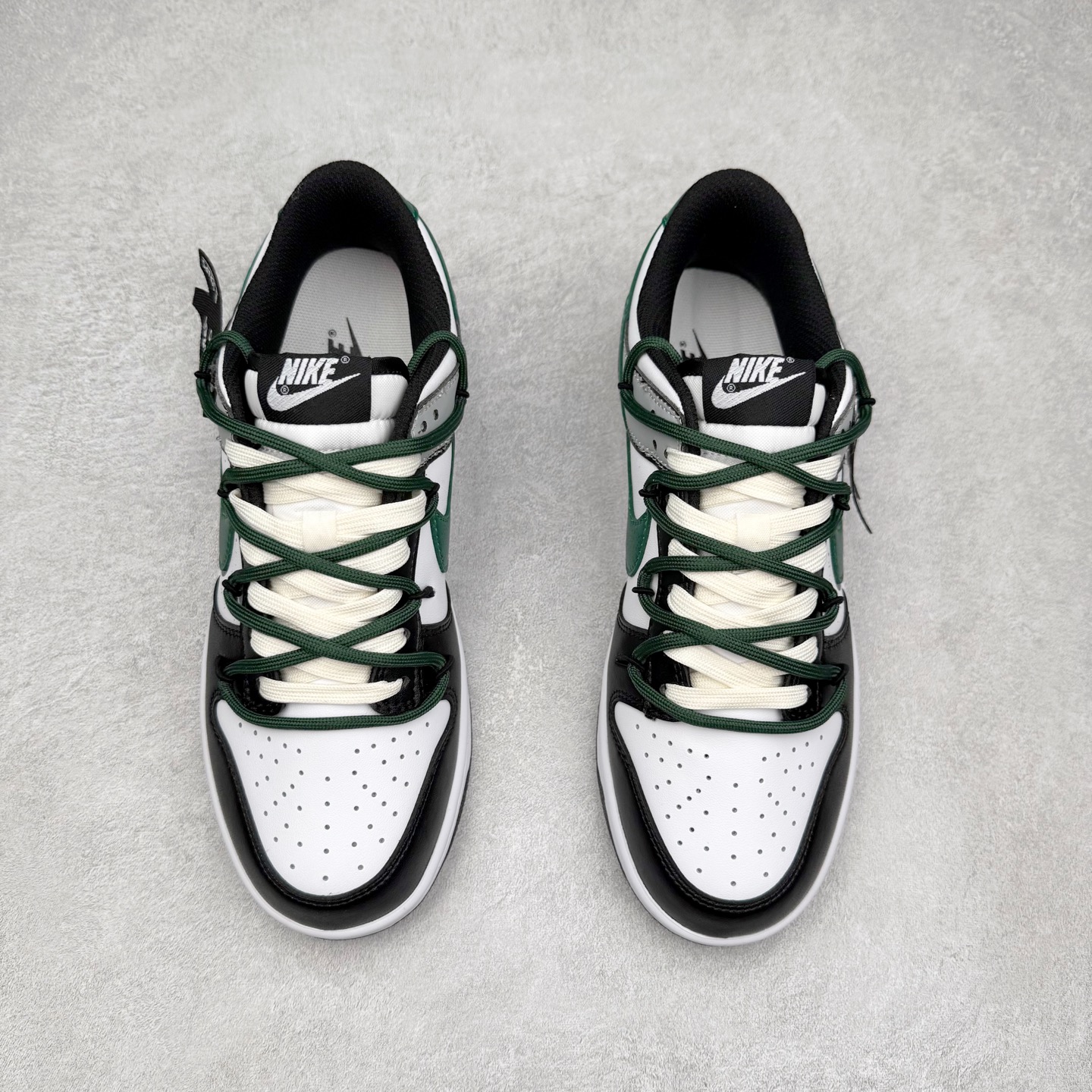 图片[2]-NK Dunk Low DD1391-100 定制系列天花板 无原鞋不开发 全系列得物原鞋一比一校对开发 配色持续更新中 终端对接 优势输出 全套原厂楦头原纸板数据档案倾力打造 原汁原味莞产 极致还原 圈内最强针车工艺 高端零售指定版 广东原厂配套原盒原标 鞋盒分三个尺码段 原厂冲刀 超高清洁度 全鞋零毛边皮料切割 采用原厂百宏鞋带以及原厂百宏织唛舌标 内标可供原厂几率过验 进口原装条纹中底布 四线拉帮白色点胶 原厂拉帮手法遵循公司 原厂电绣 极致还原 尺码：36 36.5 37.5 38 38.5 39 40 40.5 41 42 42.5 43 44 44.5 45 46-选品中心