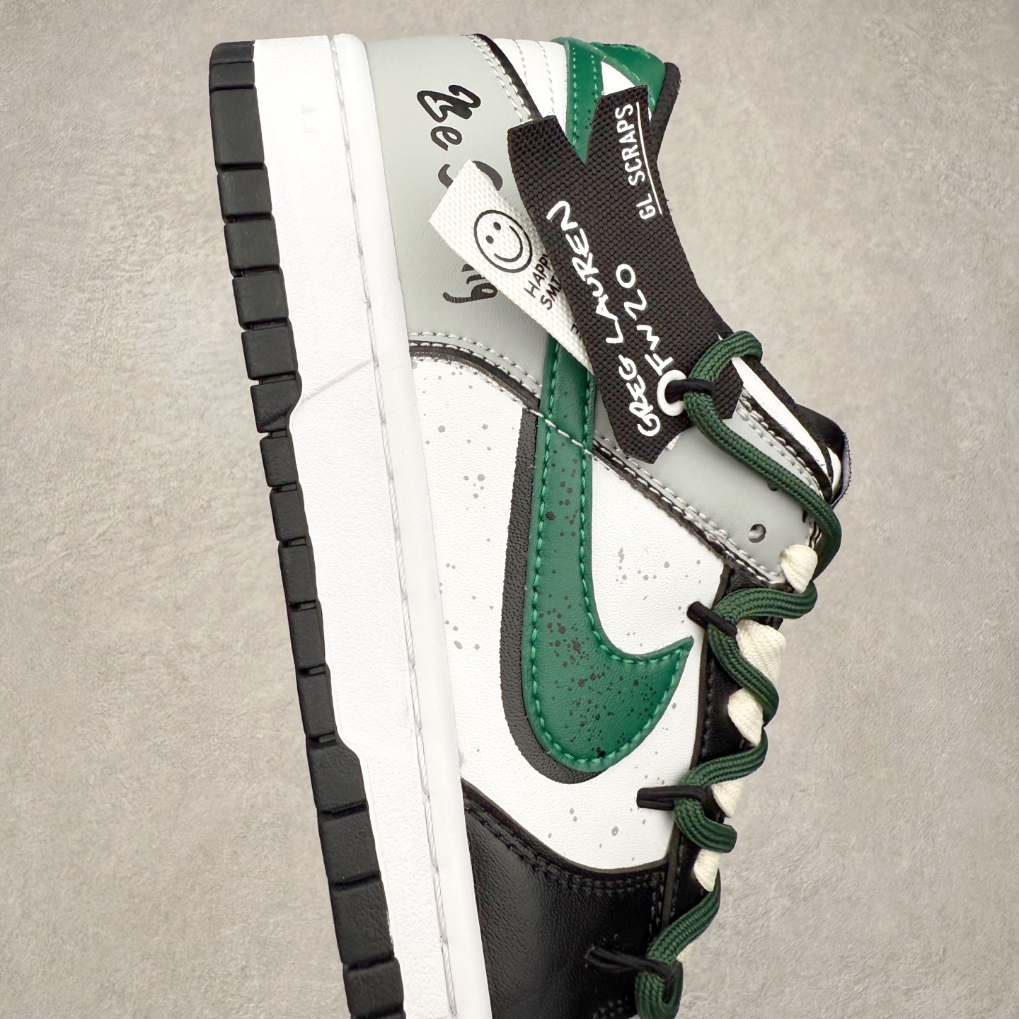 图片[6]-NK Dunk Low DD1391-100 定制系列天花板 无原鞋不开发 全系列得物原鞋一比一校对开发 配色持续更新中 终端对接 优势输出 全套原厂楦头原纸板数据档案倾力打造 原汁原味莞产 极致还原 圈内最强针车工艺 高端零售指定版 广东原厂配套原盒原标 鞋盒分三个尺码段 原厂冲刀 超高清洁度 全鞋零毛边皮料切割 采用原厂百宏鞋带以及原厂百宏织唛舌标 内标可供原厂几率过验 进口原装条纹中底布 四线拉帮白色点胶 原厂拉帮手法遵循公司 原厂电绣 极致还原 尺码：36 36.5 37.5 38 38.5 39 40 40.5 41 42 42.5 43 44 44.5 45 46-选品中心