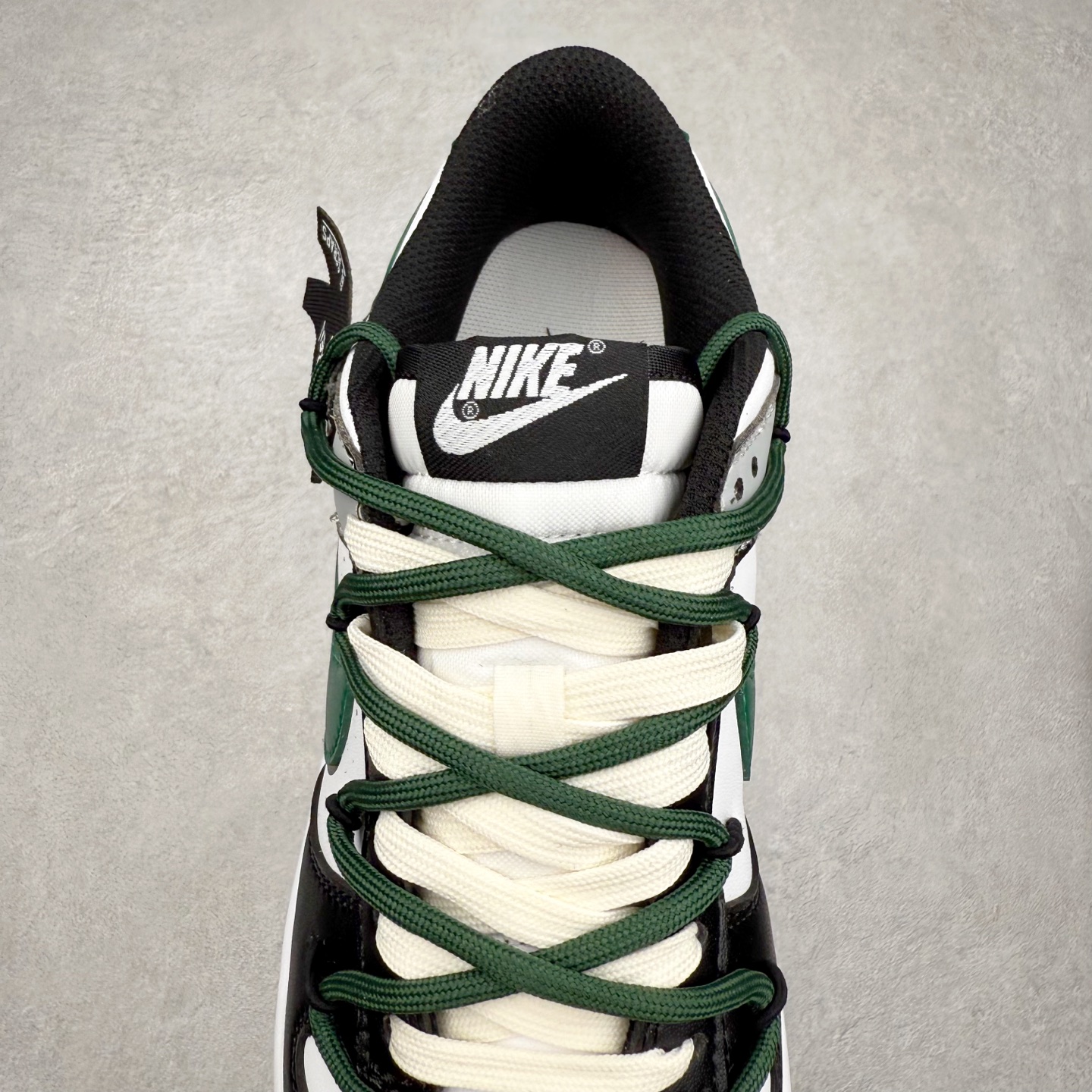 图片[5]-NK Dunk Low DD1391-100 定制系列天花板 无原鞋不开发 全系列得物原鞋一比一校对开发 配色持续更新中 终端对接 优势输出 全套原厂楦头原纸板数据档案倾力打造 原汁原味莞产 极致还原 圈内最强针车工艺 高端零售指定版 广东原厂配套原盒原标 鞋盒分三个尺码段 原厂冲刀 超高清洁度 全鞋零毛边皮料切割 采用原厂百宏鞋带以及原厂百宏织唛舌标 内标可供原厂几率过验 进口原装条纹中底布 四线拉帮白色点胶 原厂拉帮手法遵循公司 原厂电绣 极致还原 尺码：36 36.5 37.5 38 38.5 39 40 40.5 41 42 42.5 43 44 44.5 45 46-选品中心