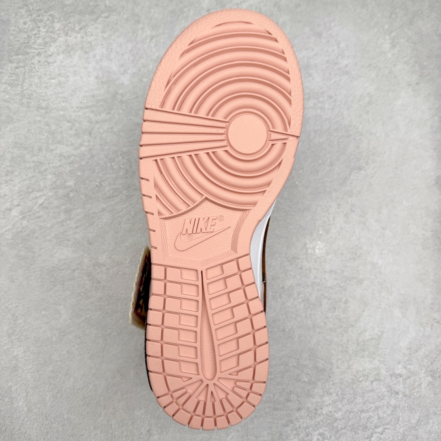 图片[9]-NK Dunk Low DD1391-100 定制系列天花板 无原鞋不开发 全系列得物原鞋一比一校对开发 配色持续更新中 终端对接 优势输出 全套原厂楦头原纸板数据档案倾力打造 原汁原味莞产 极致还原 圈内最强针车工艺 高端零售指定版 广东原厂配套原盒原标 鞋盒分三个尺码段 原厂冲刀 超高清洁度 全鞋零毛边皮料切割 采用原厂百宏鞋带以及原厂百宏织唛舌标 内标可供原厂几率过验 进口原装条纹中底布 四线拉帮白色点胶 原厂拉帮手法遵循公司 原厂电绣 极致还原 尺码：36 36.5 37.5 38 38.5 39 40 40.5 41 42 42.5 43 44 44.5 45 46-选品中心