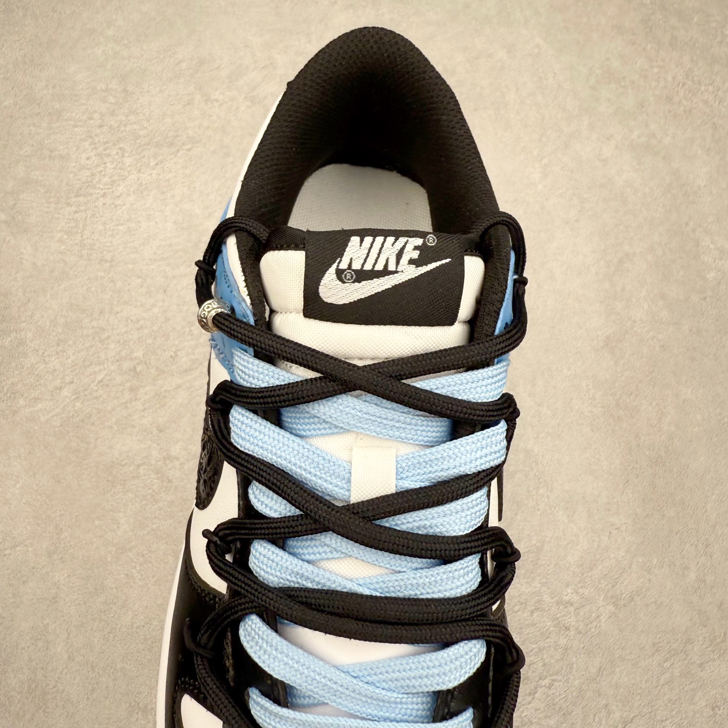 图片[5]-NK Dunk Low DD1391-100 定制系列天花板 无原鞋不开发 全系列得物原鞋一比一校对开发 配色持续更新中 终端对接 优势输出 全套原厂楦头原纸板数据档案倾力打造 原汁原味莞产 极致还原 圈内最强针车工艺 高端零售指定版 广东原厂配套原盒原标 鞋盒分三个尺码段 原厂冲刀 超高清洁度 全鞋零毛边皮料切割 采用原厂百宏鞋带以及原厂百宏织唛舌标 内标可供原厂几率过验 进口原装条纹中底布 四线拉帮白色点胶 原厂拉帮手法遵循公司 原厂电绣 极致还原 尺码：36 36.5 37.5 38 38.5 39 40 40.5 41 42 42.5 43 44 44.5 45 46-选品中心