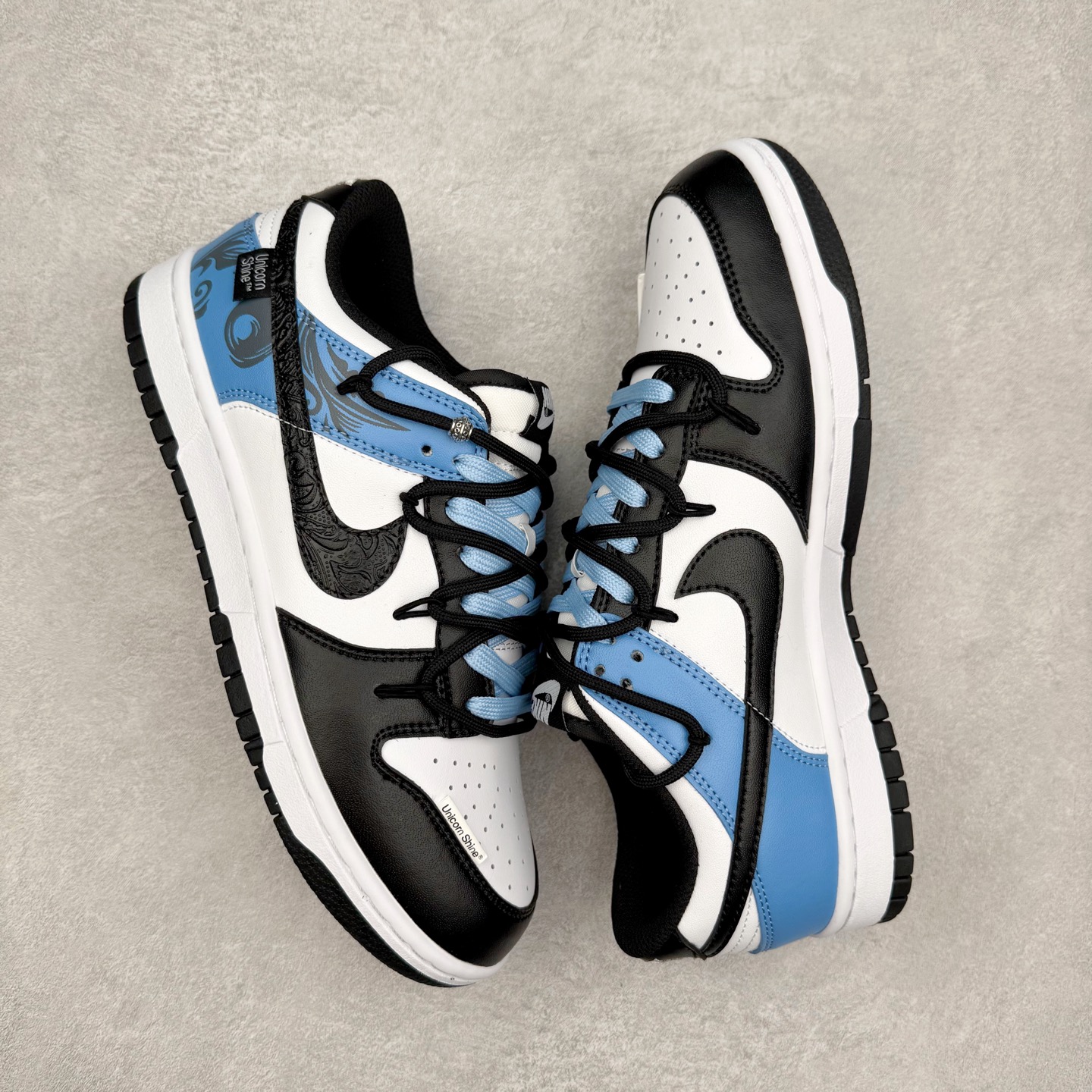 图片[3]-NK Dunk Low DD1391-100 定制系列天花板 无原鞋不开发 全系列得物原鞋一比一校对开发 配色持续更新中 终端对接 优势输出 全套原厂楦头原纸板数据档案倾力打造 原汁原味莞产 极致还原 圈内最强针车工艺 高端零售指定版 广东原厂配套原盒原标 鞋盒分三个尺码段 原厂冲刀 超高清洁度 全鞋零毛边皮料切割 采用原厂百宏鞋带以及原厂百宏织唛舌标 内标可供原厂几率过验 进口原装条纹中底布 四线拉帮白色点胶 原厂拉帮手法遵循公司 原厂电绣 极致还原 尺码：36 36.5 37.5 38 38.5 39 40 40.5 41 42 42.5 43 44 44.5 45 46-选品中心