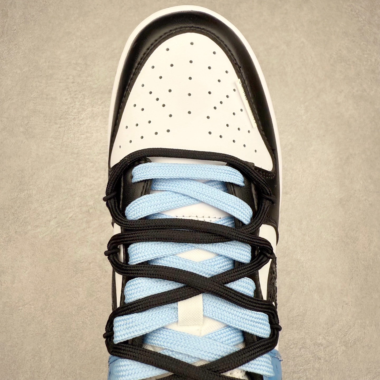 图片[4]-NK Dunk Low DD1391-100 定制系列天花板 无原鞋不开发 全系列得物原鞋一比一校对开发 配色持续更新中 终端对接 优势输出 全套原厂楦头原纸板数据档案倾力打造 原汁原味莞产 极致还原 圈内最强针车工艺 高端零售指定版 广东原厂配套原盒原标 鞋盒分三个尺码段 原厂冲刀 超高清洁度 全鞋零毛边皮料切割 采用原厂百宏鞋带以及原厂百宏织唛舌标 内标可供原厂几率过验 进口原装条纹中底布 四线拉帮白色点胶 原厂拉帮手法遵循公司 原厂电绣 极致还原 尺码：36 36.5 37.5 38 38.5 39 40 40.5 41 42 42.5 43 44 44.5 45 46-选品中心