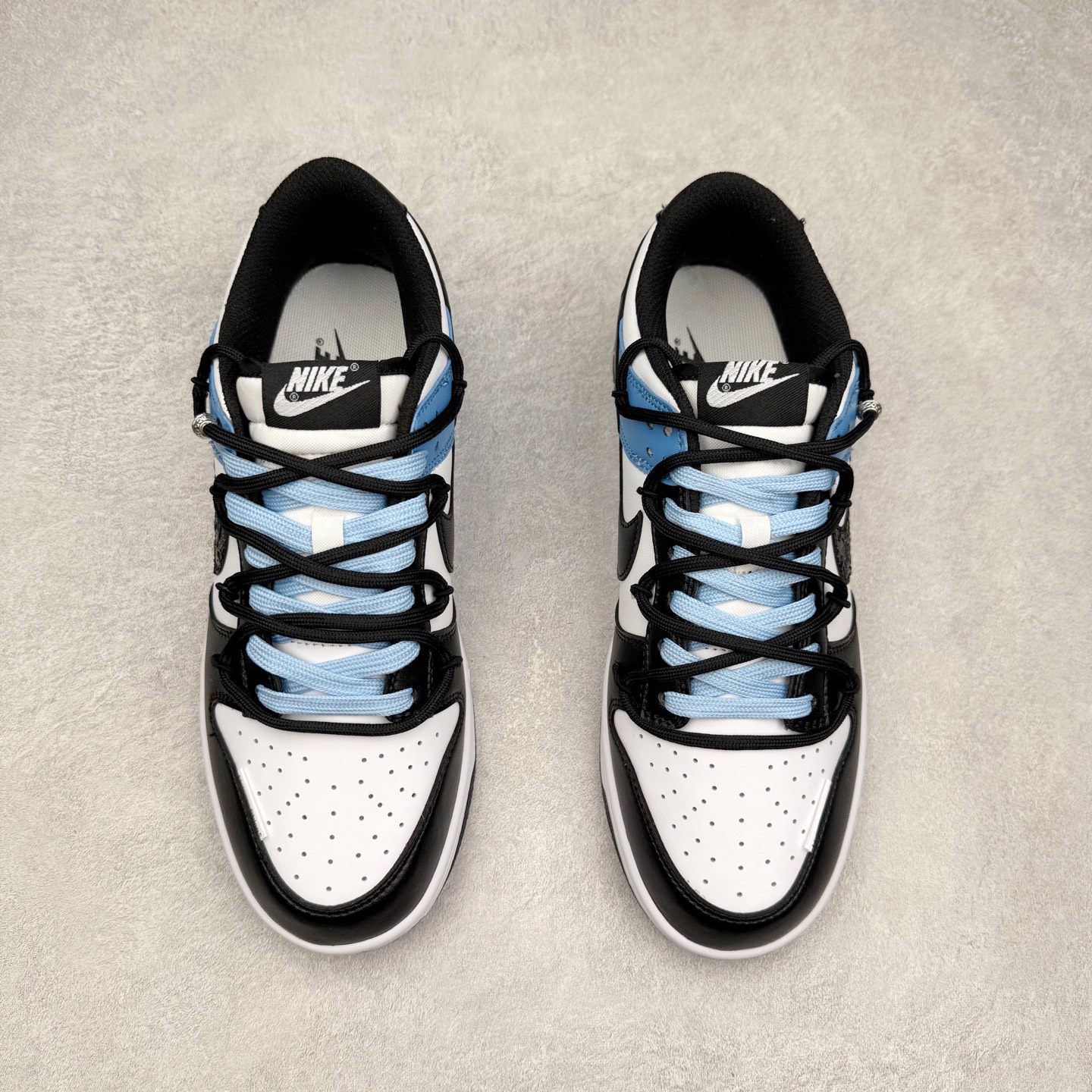 图片[2]-NK Dunk Low DD1391-100 定制系列天花板 无原鞋不开发 全系列得物原鞋一比一校对开发 配色持续更新中 终端对接 优势输出 全套原厂楦头原纸板数据档案倾力打造 原汁原味莞产 极致还原 圈内最强针车工艺 高端零售指定版 广东原厂配套原盒原标 鞋盒分三个尺码段 原厂冲刀 超高清洁度 全鞋零毛边皮料切割 采用原厂百宏鞋带以及原厂百宏织唛舌标 内标可供原厂几率过验 进口原装条纹中底布 四线拉帮白色点胶 原厂拉帮手法遵循公司 原厂电绣 极致还原 尺码：36 36.5 37.5 38 38.5 39 40 40.5 41 42 42.5 43 44 44.5 45 46-选品中心