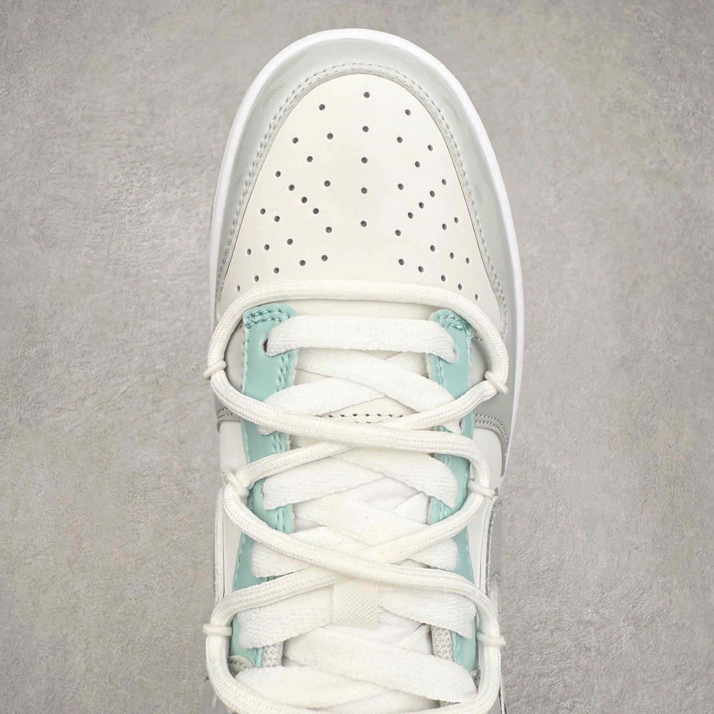 图片[4]-NK Dunk Low DD1391-100 定制系列天花板 无原鞋不开发 全系列得物原鞋一比一校对开发 配色持续更新中 终端对接 优势输出 全套原厂楦头原纸板数据档案倾力打造 原汁原味莞产 极致还原 圈内最强针车工艺 高端零售指定版 广东原厂配套原盒原标 鞋盒分三个尺码段 原厂冲刀 超高清洁度 全鞋零毛边皮料切割 采用原厂百宏鞋带以及原厂百宏织唛舌标 内标可供原厂几率过验 进口原装条纹中底布 四线拉帮白色点胶 原厂拉帮手法遵循公司 原厂电绣 极致还原 尺码：36 36.5 37.5 38 38.5 39 40 40.5 41 42 42.5 43 44 44.5 45 46-选品中心